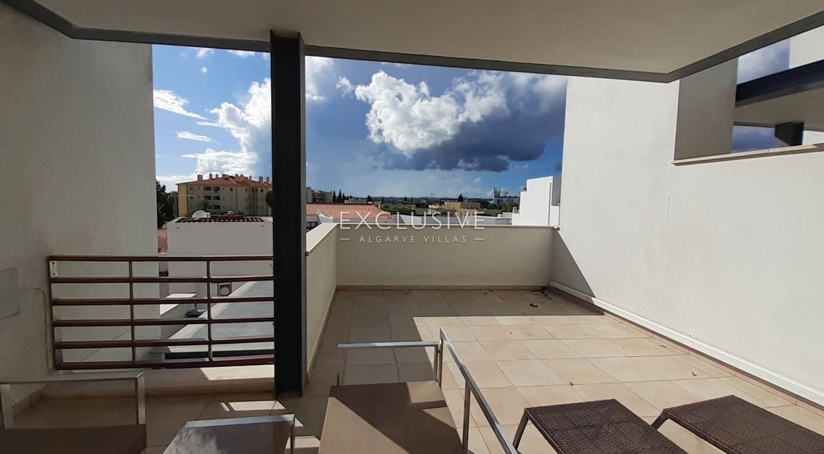 Ruime geschakelde villa in Vilamoura