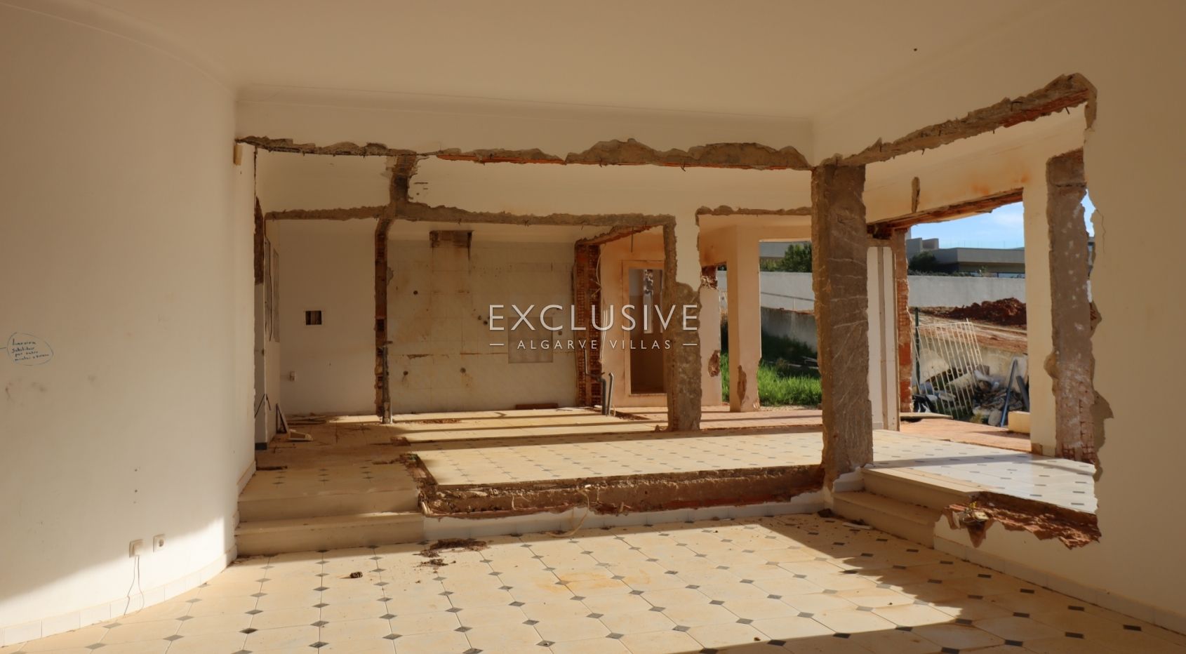 Villa for renovation with seaviews - Ferragudo
