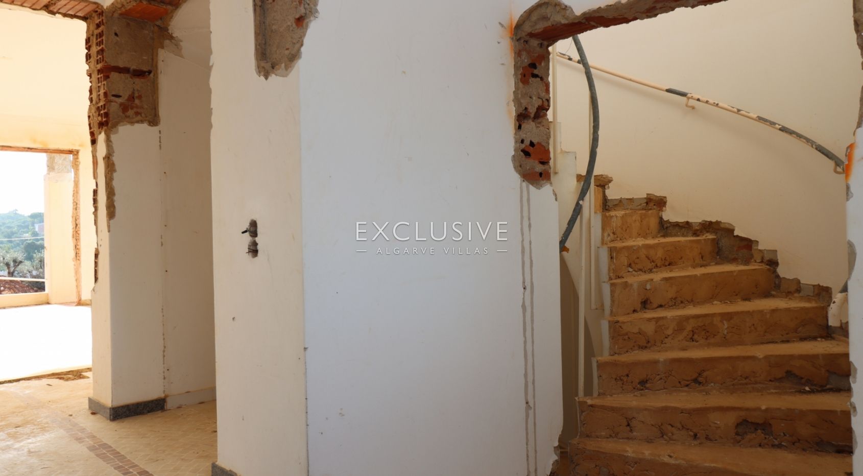 Villa for renovation with seaviews - Ferragudo
