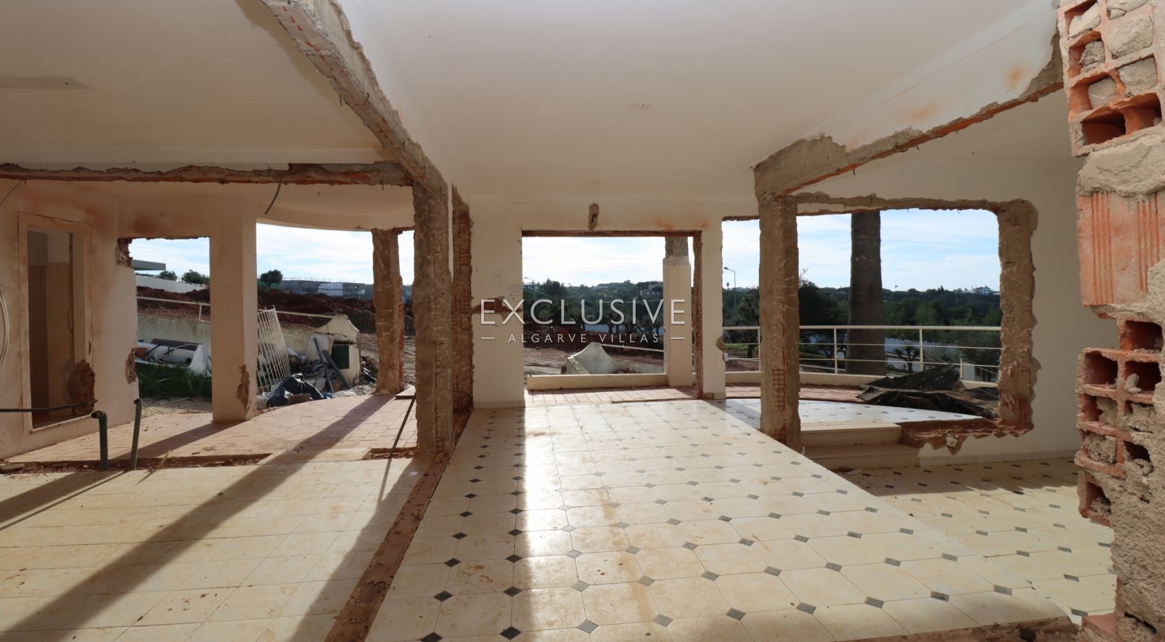 Villa for renovation with seaviews - Ferragudo