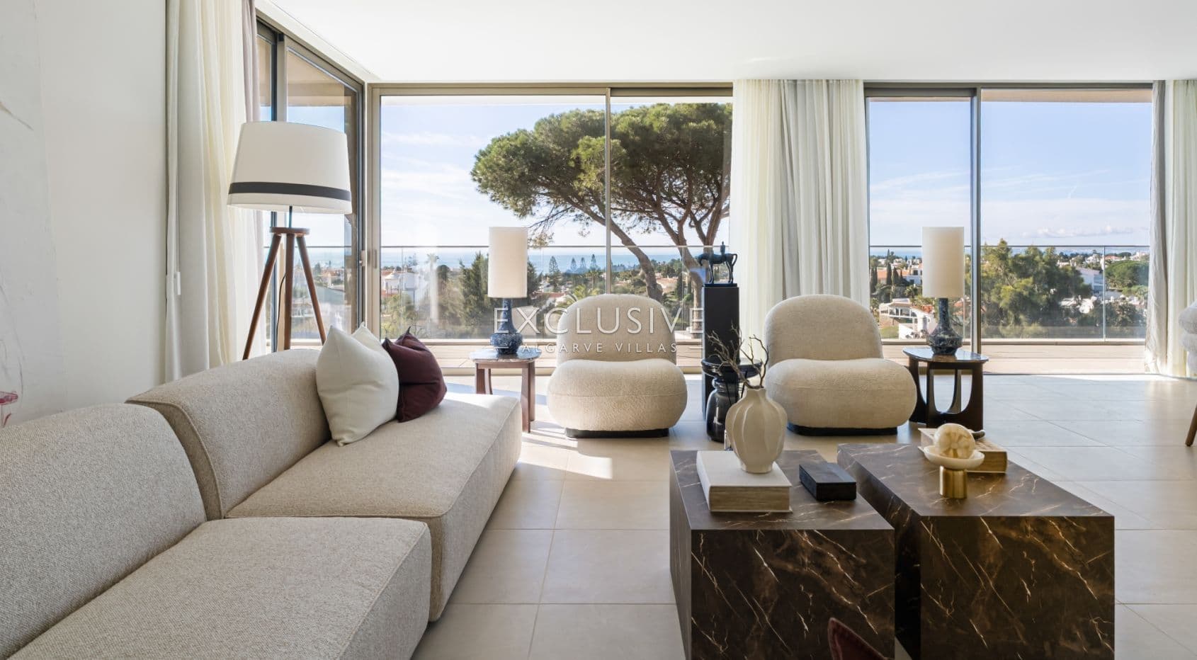 4 bedroom top floor penthouse with sea views in Carvoeiro, West Algarve