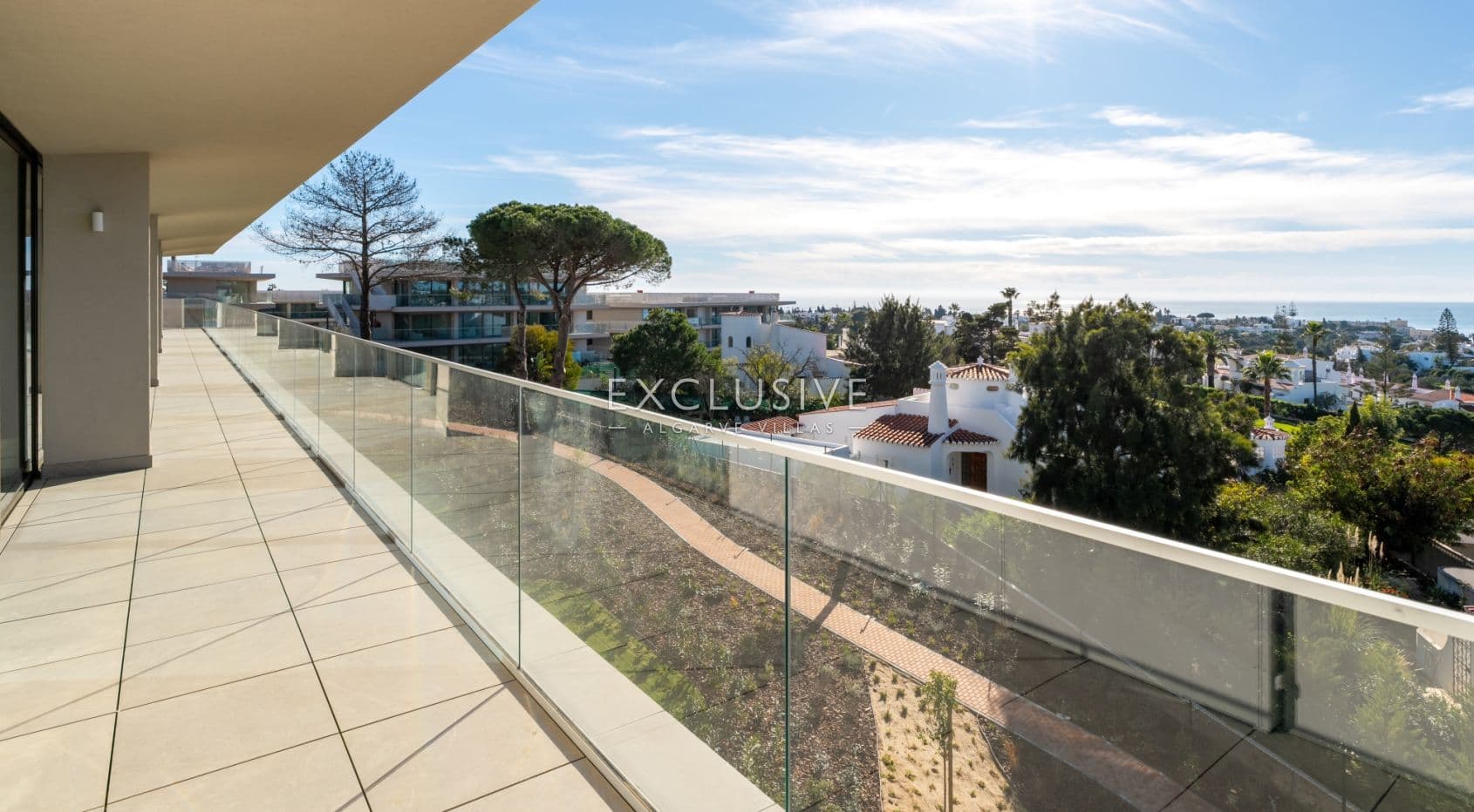 Fantastische Villa mit 4 Schlafzimmern im obersten Stockwerk eines Luxusresorts Carvoei-1