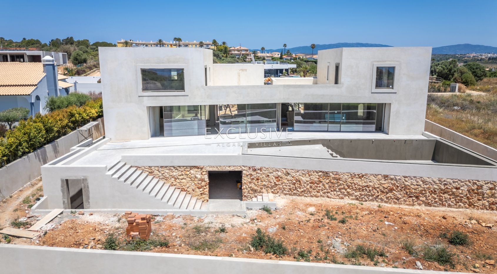 Zeitgenössische mediterrane Luxusvilla mit atemberaubendem Meerblick in Lagos, Algarve