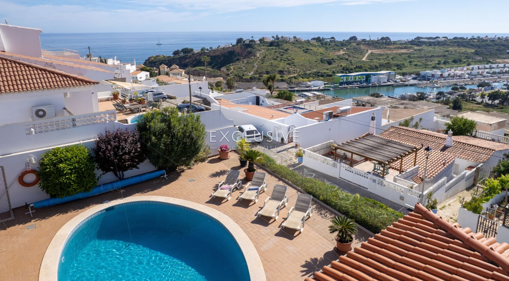 Charmante Villa mit vier Schlafzimmern und Meerblick in Albufeira, Algarve