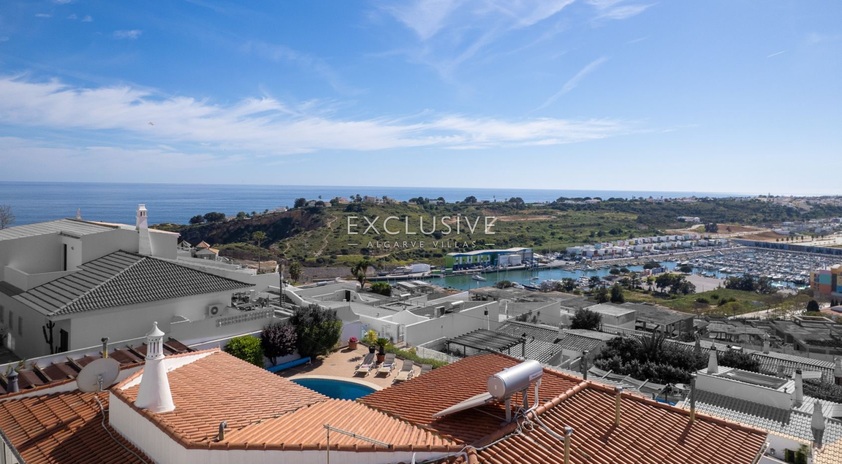 Charmante Villa mit vier Schlafzimmern und Meerblick in Albufeira, Algarve