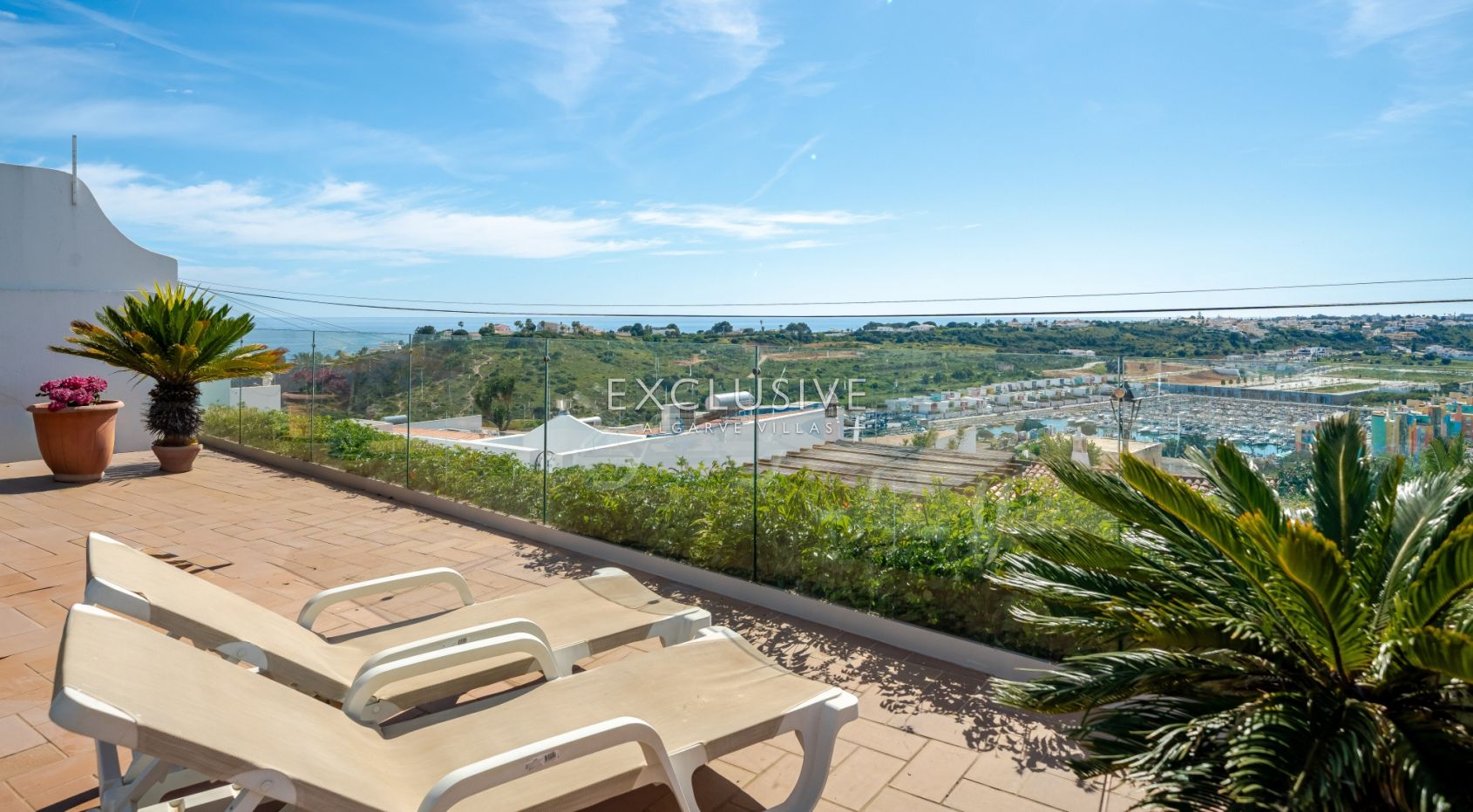 Charmante Villa mit vier Schlafzimmern und Meerblick in Albufeira, Algarve