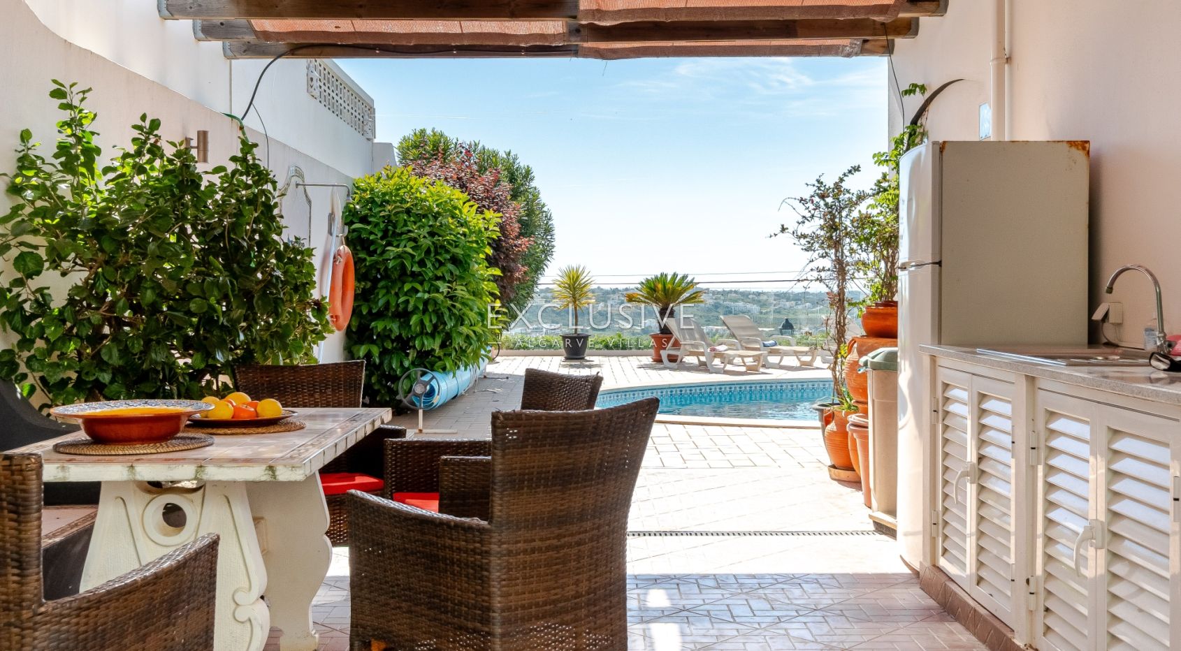 Charmante Villa mit vier Schlafzimmern und Meerblick in Albufeira, Algarve