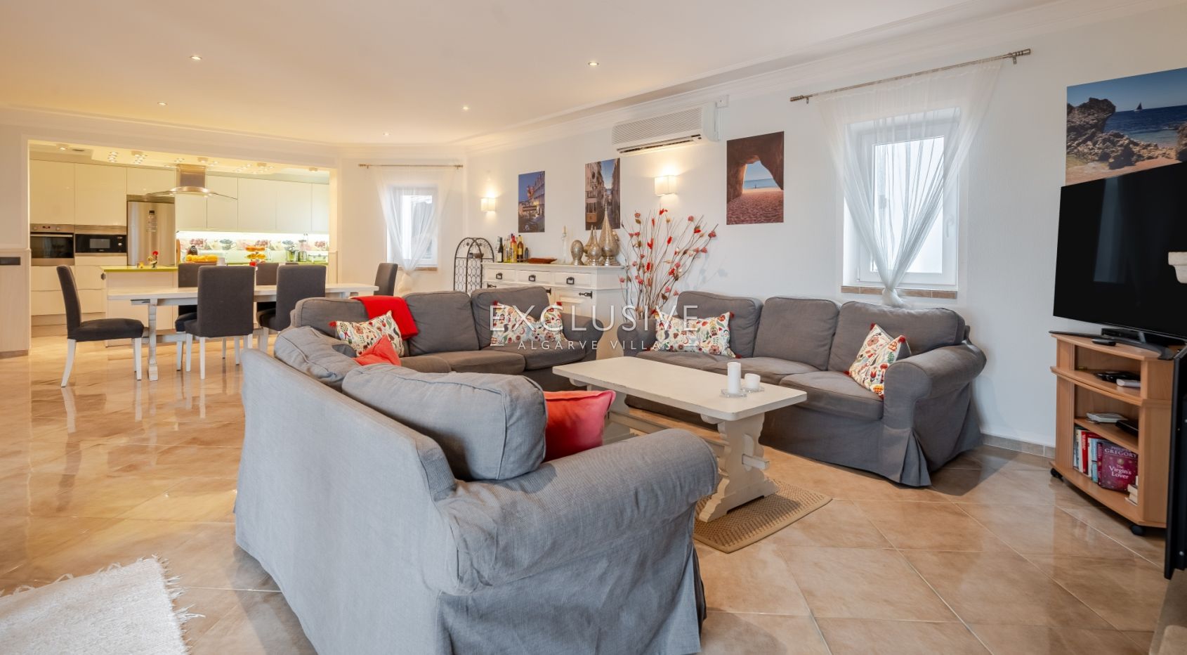 Charmante Villa mit vier Schlafzimmern und Meerblick in Albufeira, Algarve