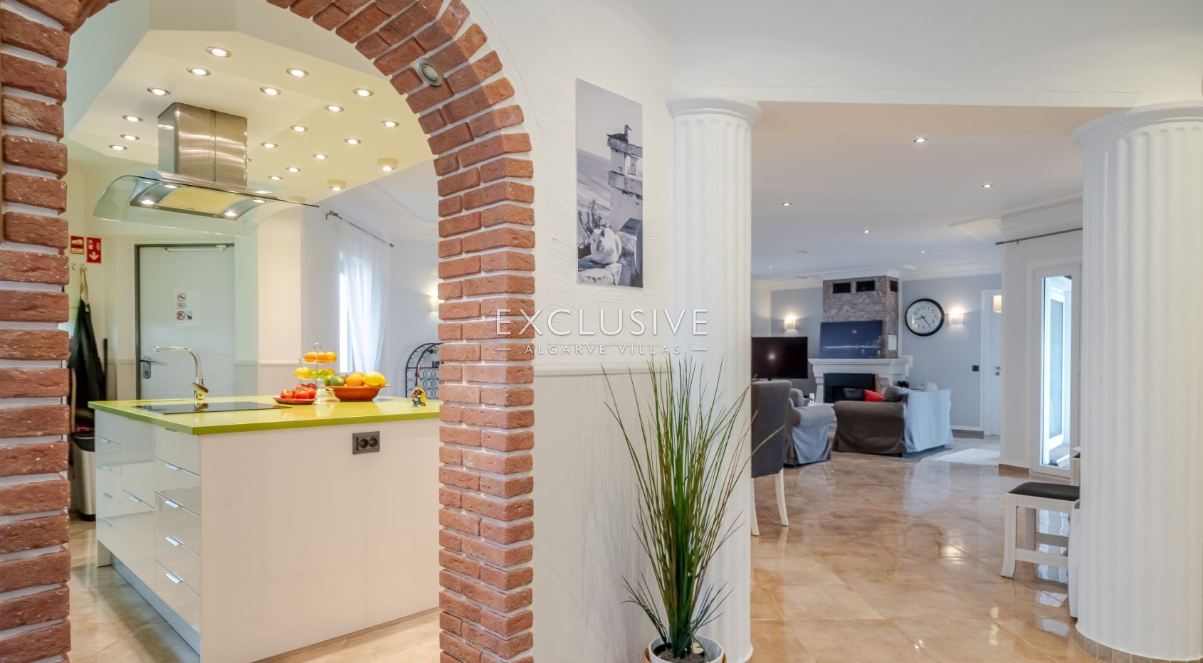Charmante Villa mit vier Schlafzimmern und Meerblick in Albufeira, Algarve