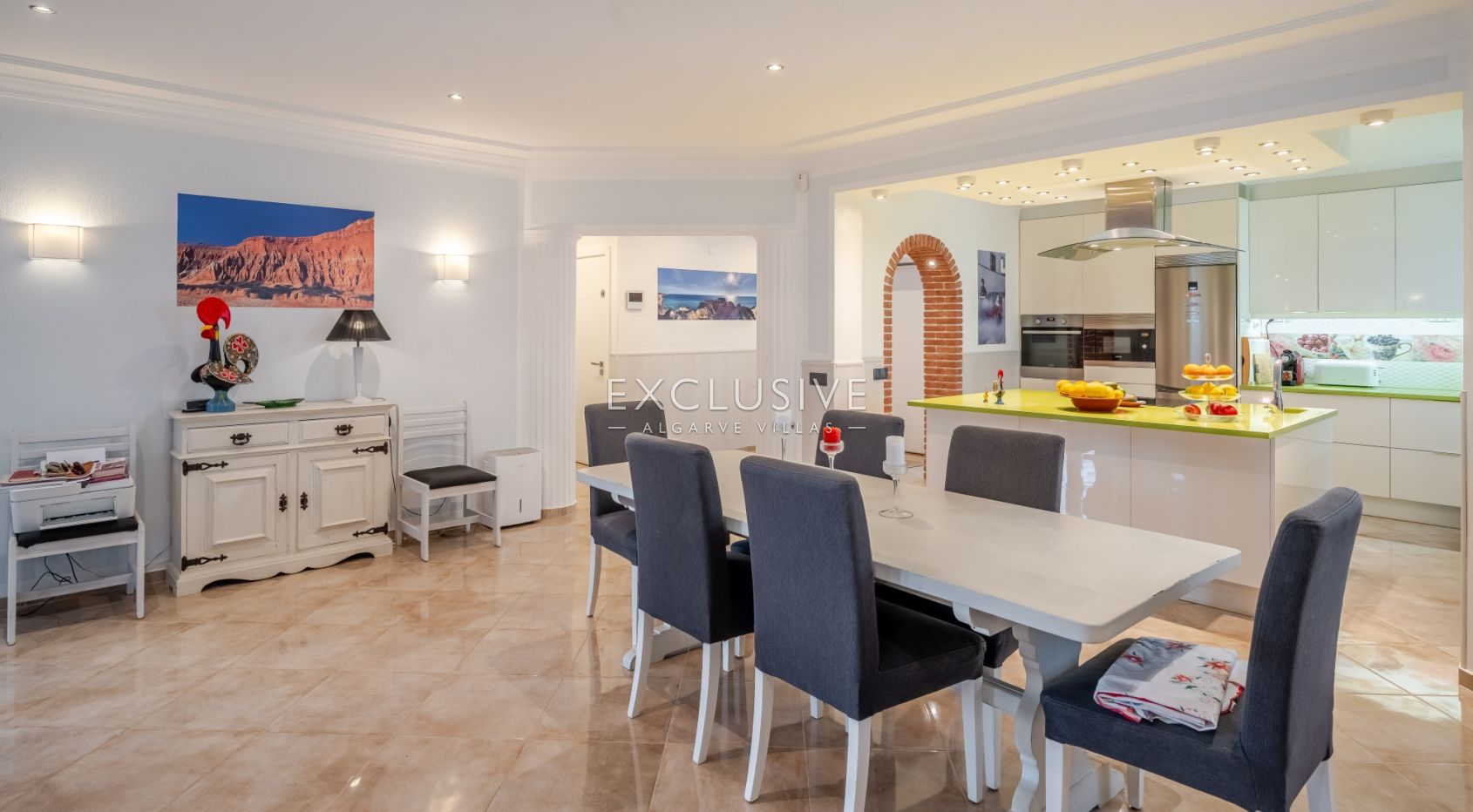 Charmante Villa mit vier Schlafzimmern und Meerblick in Albufeira, Algarve