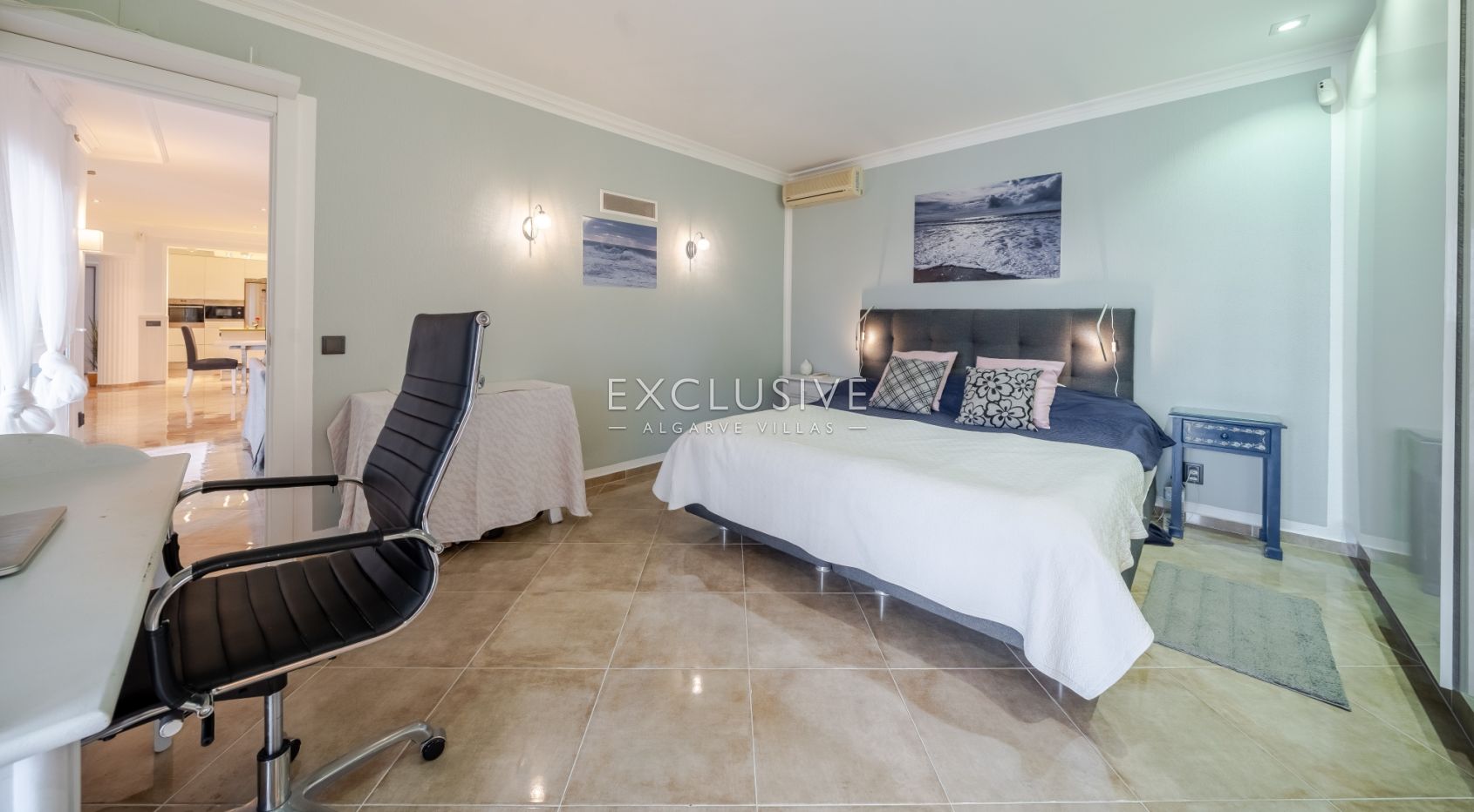 Charmante Villa mit vier Schlafzimmern und Meerblick in Albufeira, Algarve