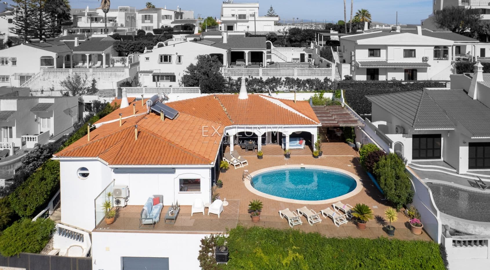Charmante Villa mit vier Schlafzimmern und Meerblick in Albufeira, Algarve-1