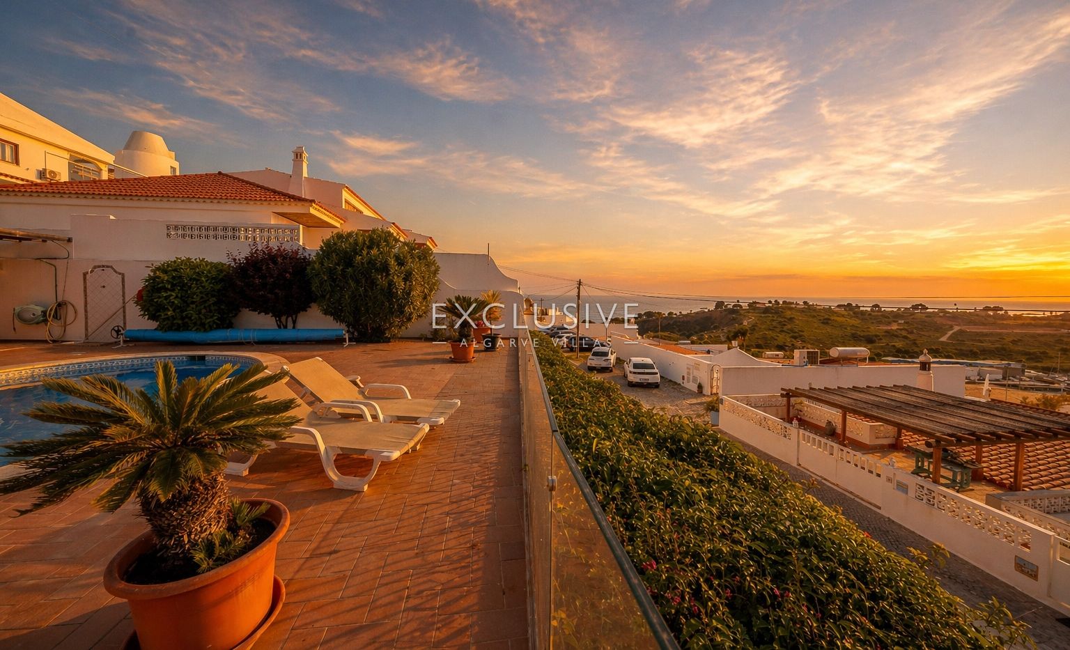 Charmante Villa mit vier Schlafzimmern und Meerblick in Albufeira, Algarve