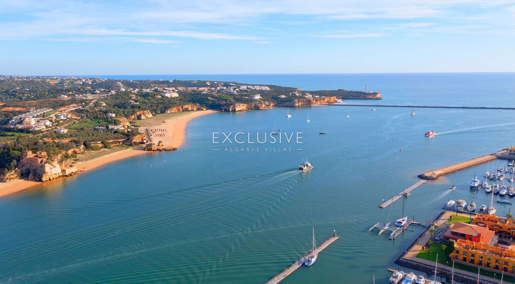 Luxury Condominium, 2 bedroom apartment with pool, close to the beach, Ferragudo, Algarve