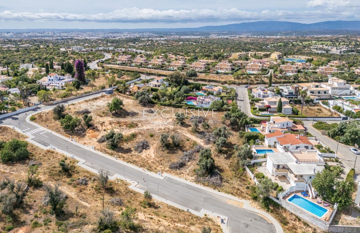 Städtisches Grundstück für den Bau einer Villa in Presa da Moura, Carvoeiro-1
