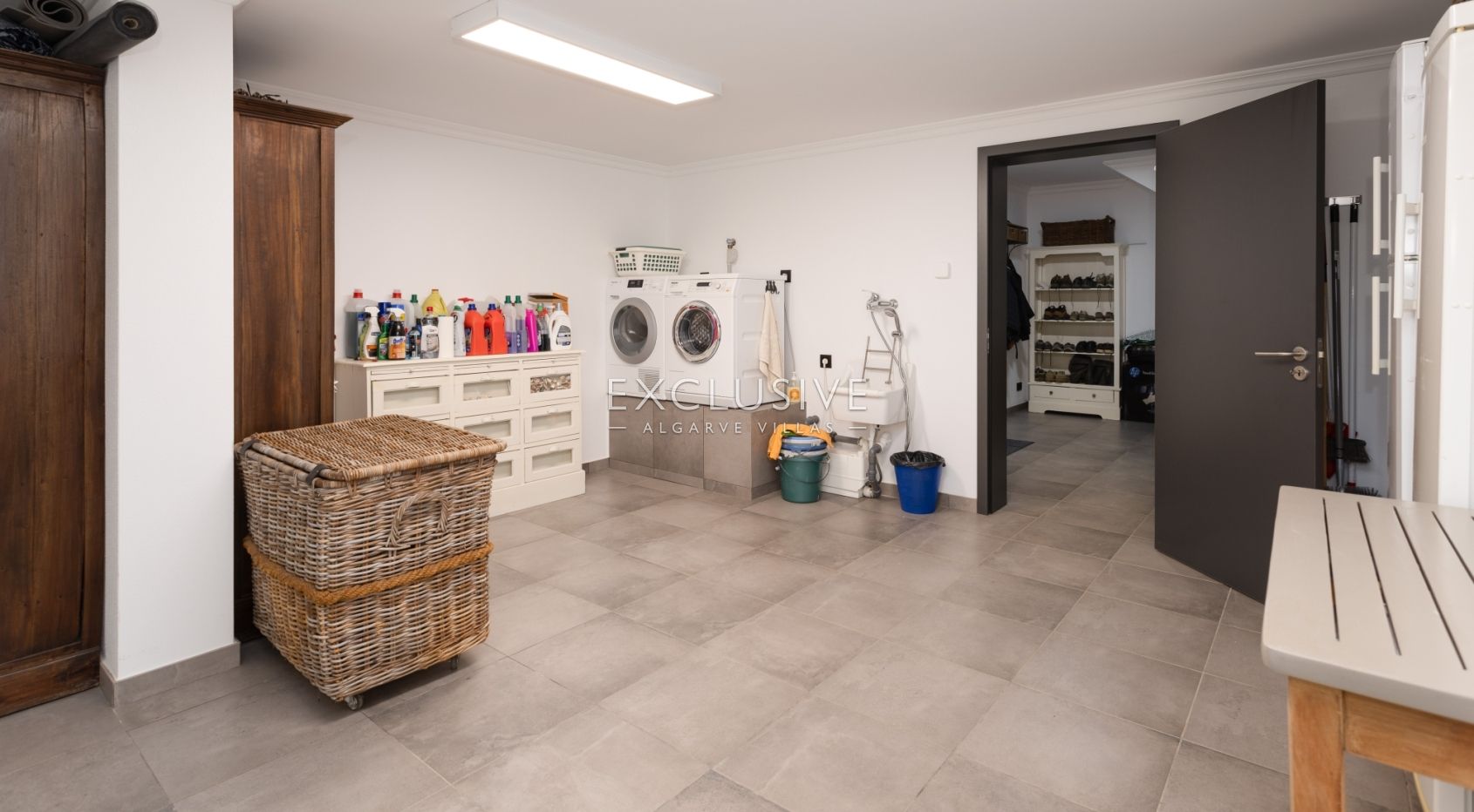 Large 3 bedroom 'quinta' near Carvoeiro and International School on large plot