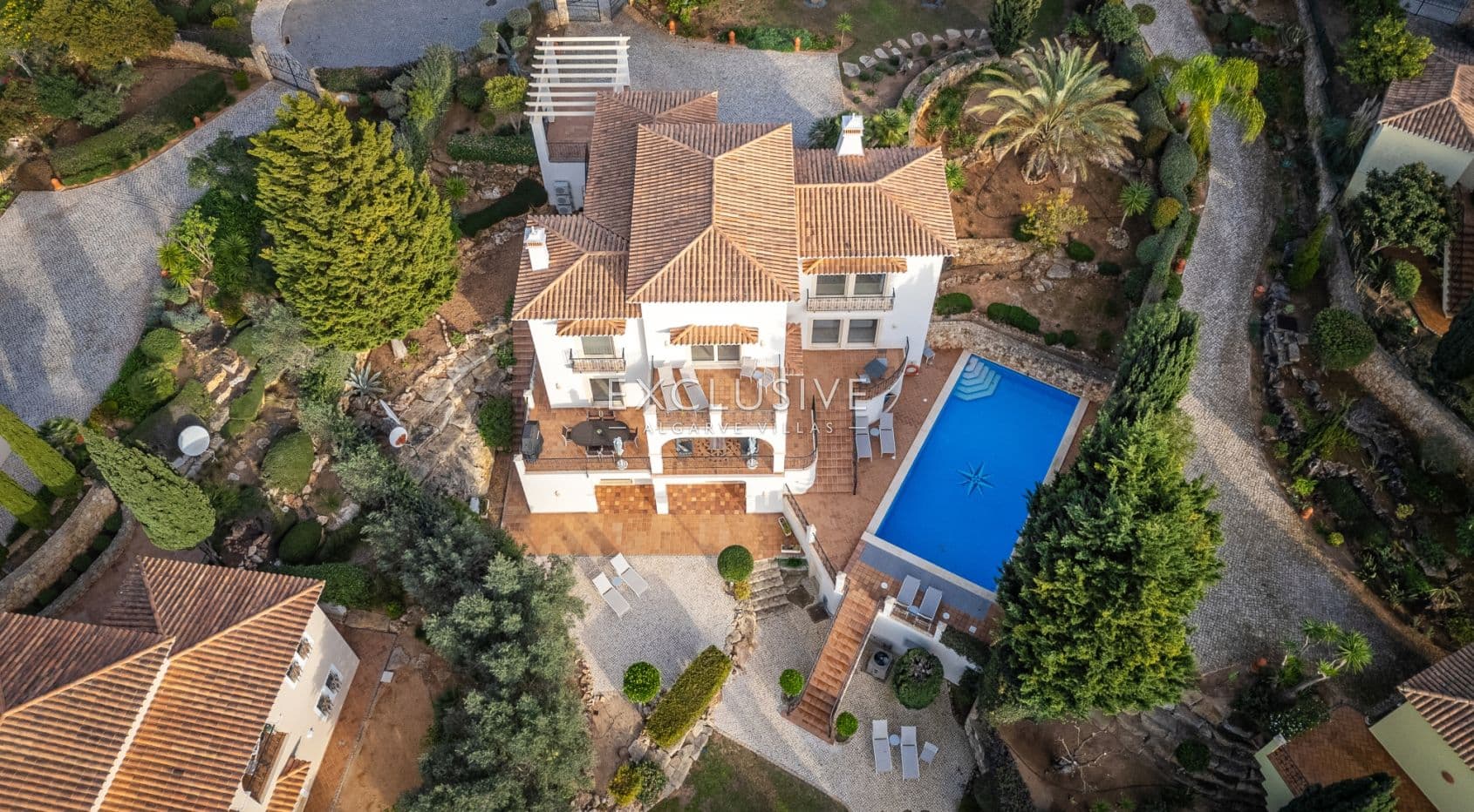 Villa im mediterranen Stil mit 3+2 Schlafzimmern in der Nähe des Meeres in Carvoeiro-1