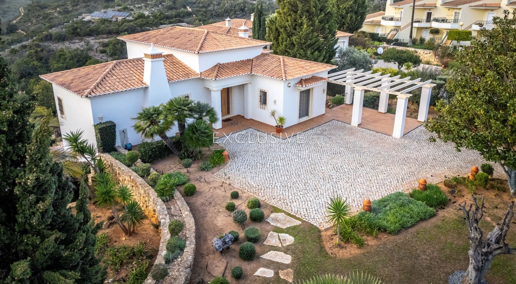Villa im mediterranen Stil mit 3+2 Schlafzimmern in der Nähe des Meeres in Carvoeiro-2