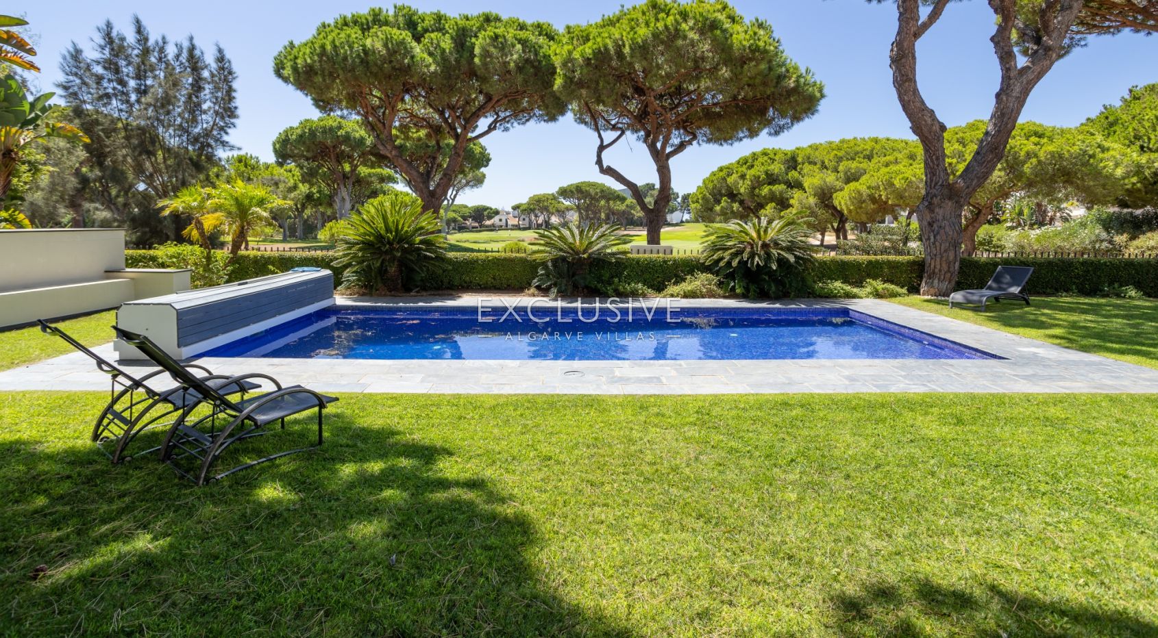 Buy 3+1 bedroom golf course villa with pool in Vilamoura near the beach and marina