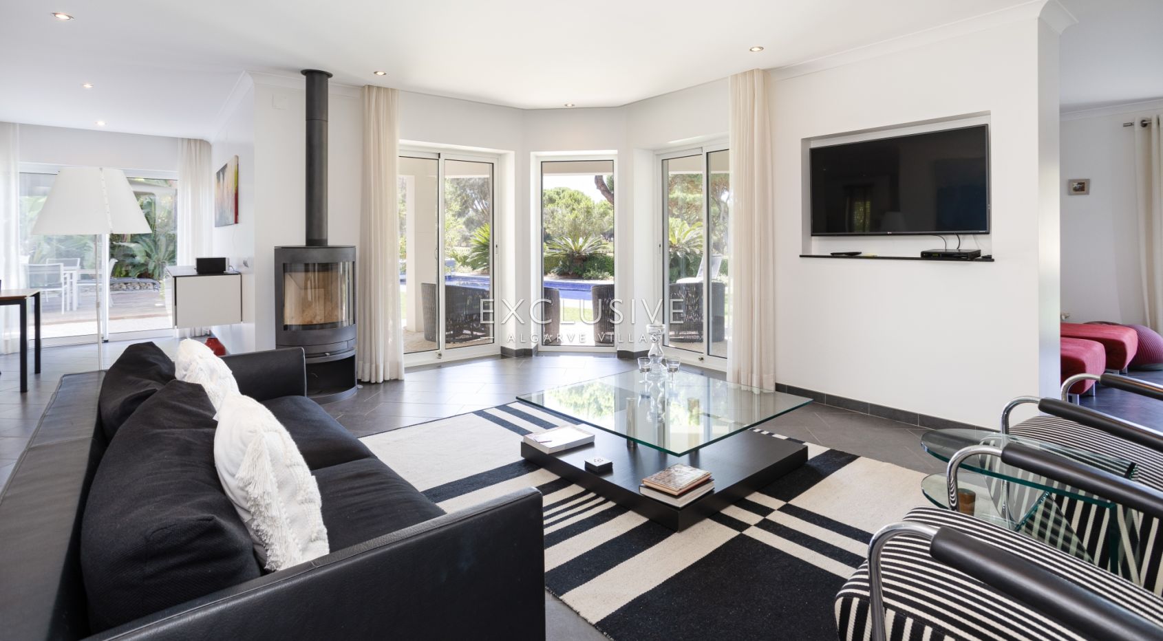 Buy 3+1 bedroom golf course villa with pool in Vilamoura near the beach and marina