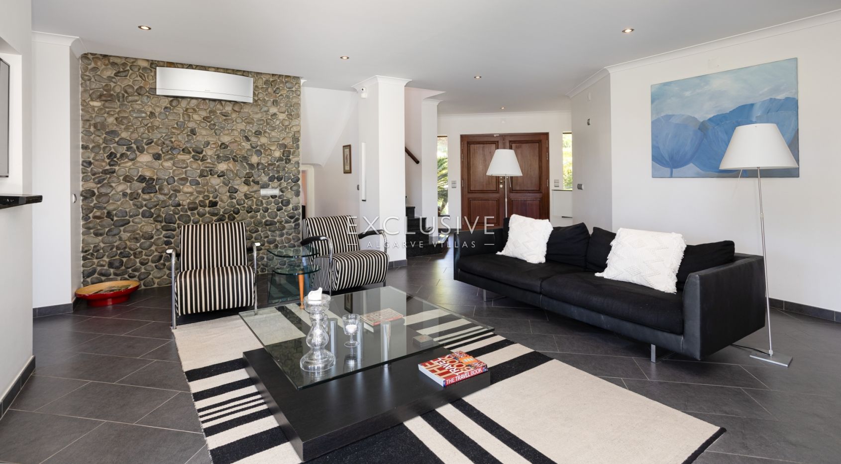 Buy 3+1 bedroom golf course villa with pool in Vilamoura near the beach and marina