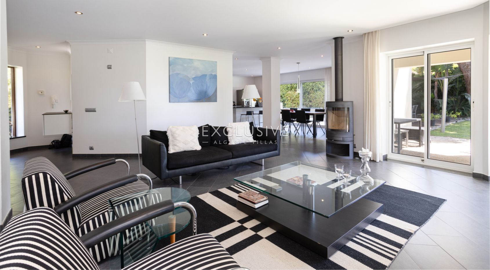 Buy 3+1 bedroom golf course villa with pool in Vilamoura near the beach and marina