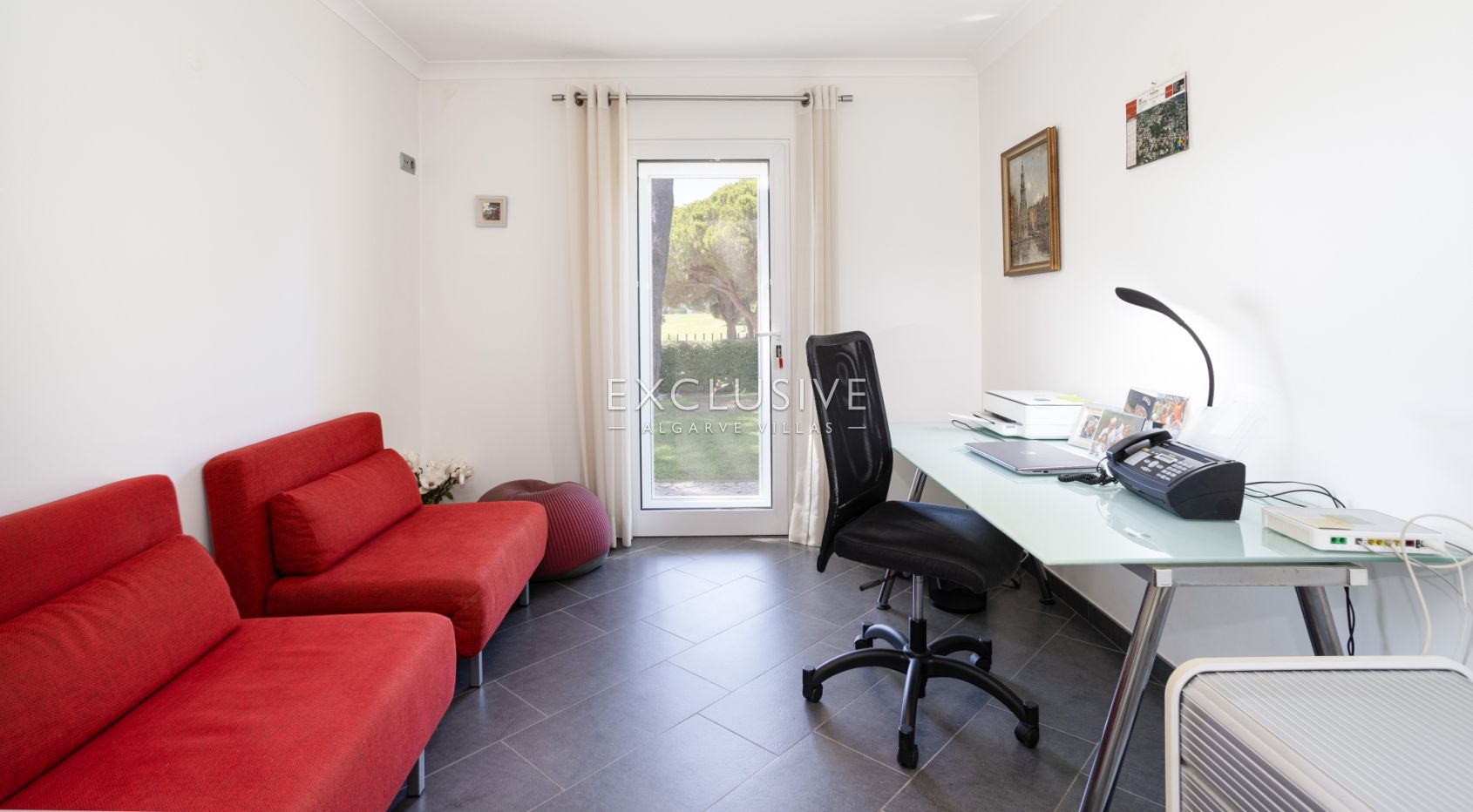Buy 3+1 bedroom golf course villa with pool in Vilamoura near the beach and marina