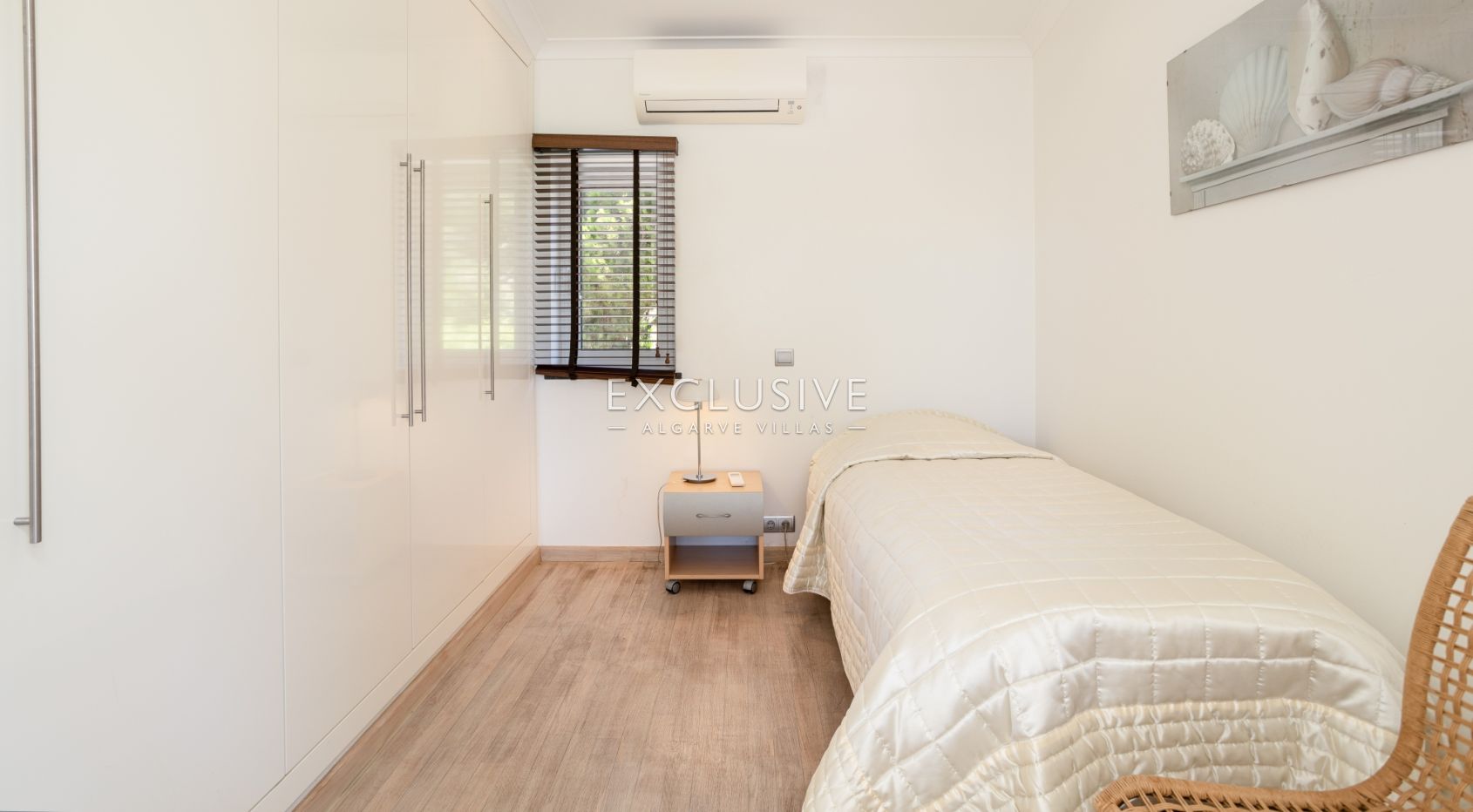 Buy 3+1 bedroom golf course villa with pool in Vilamoura near the beach and marina