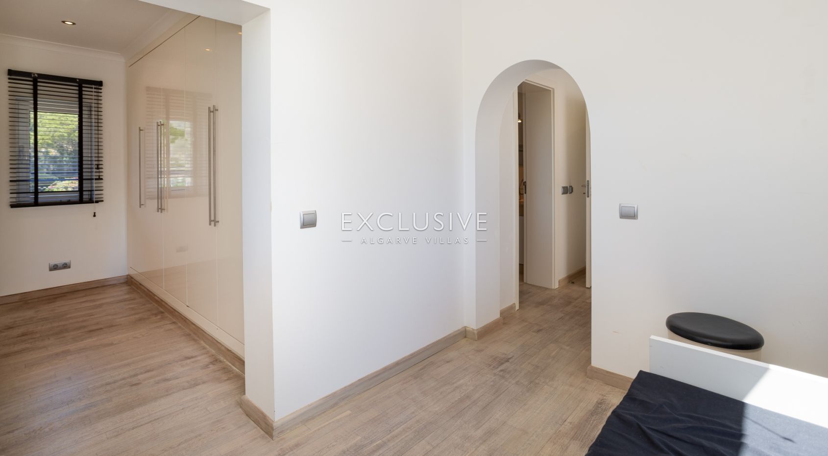 Buy 3+1 bedroom golf course villa with pool in Vilamoura near the beach and marina