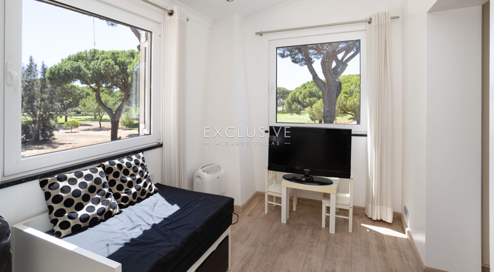 Buy 3+1 bedroom golf course villa with pool in Vilamoura near the beach and marina