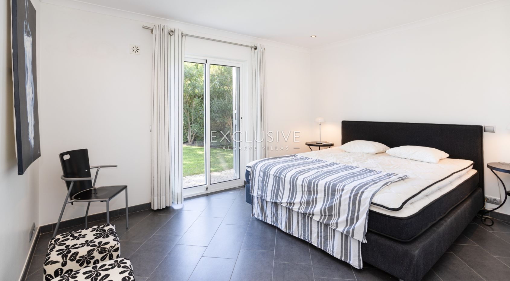 Buy 3+1 bedroom golf course villa with pool in Vilamoura near the beach and marina