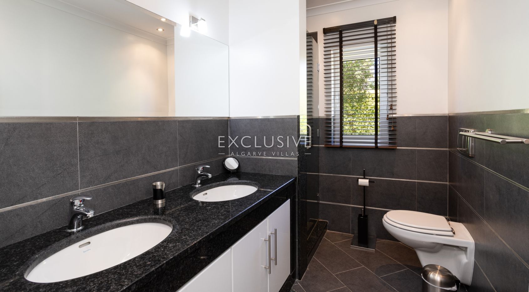 Buy 3+1 bedroom golf course villa with pool in Vilamoura near the beach and marina