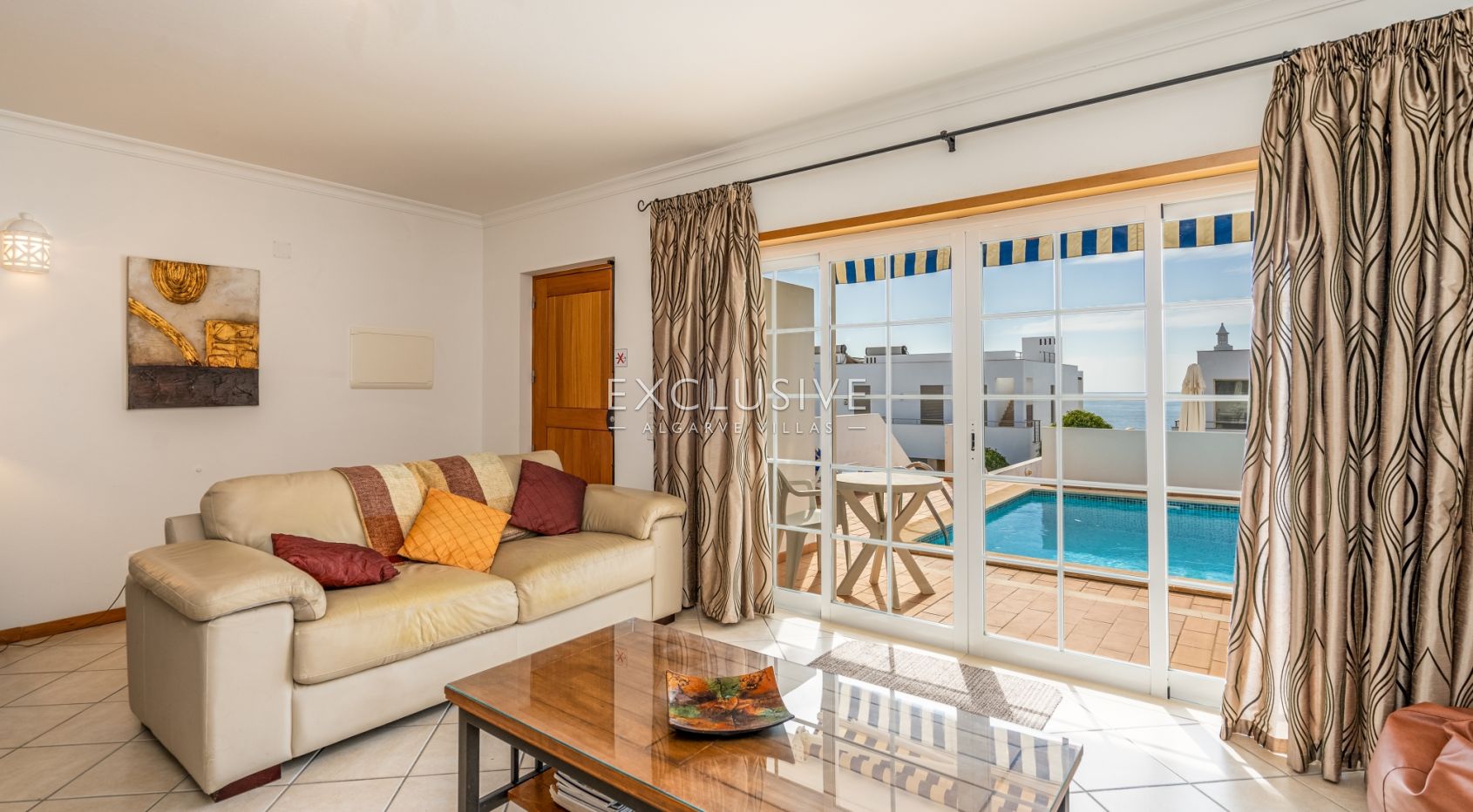 Terraced house with sea views, walking distance to the centre in Praia da Luz