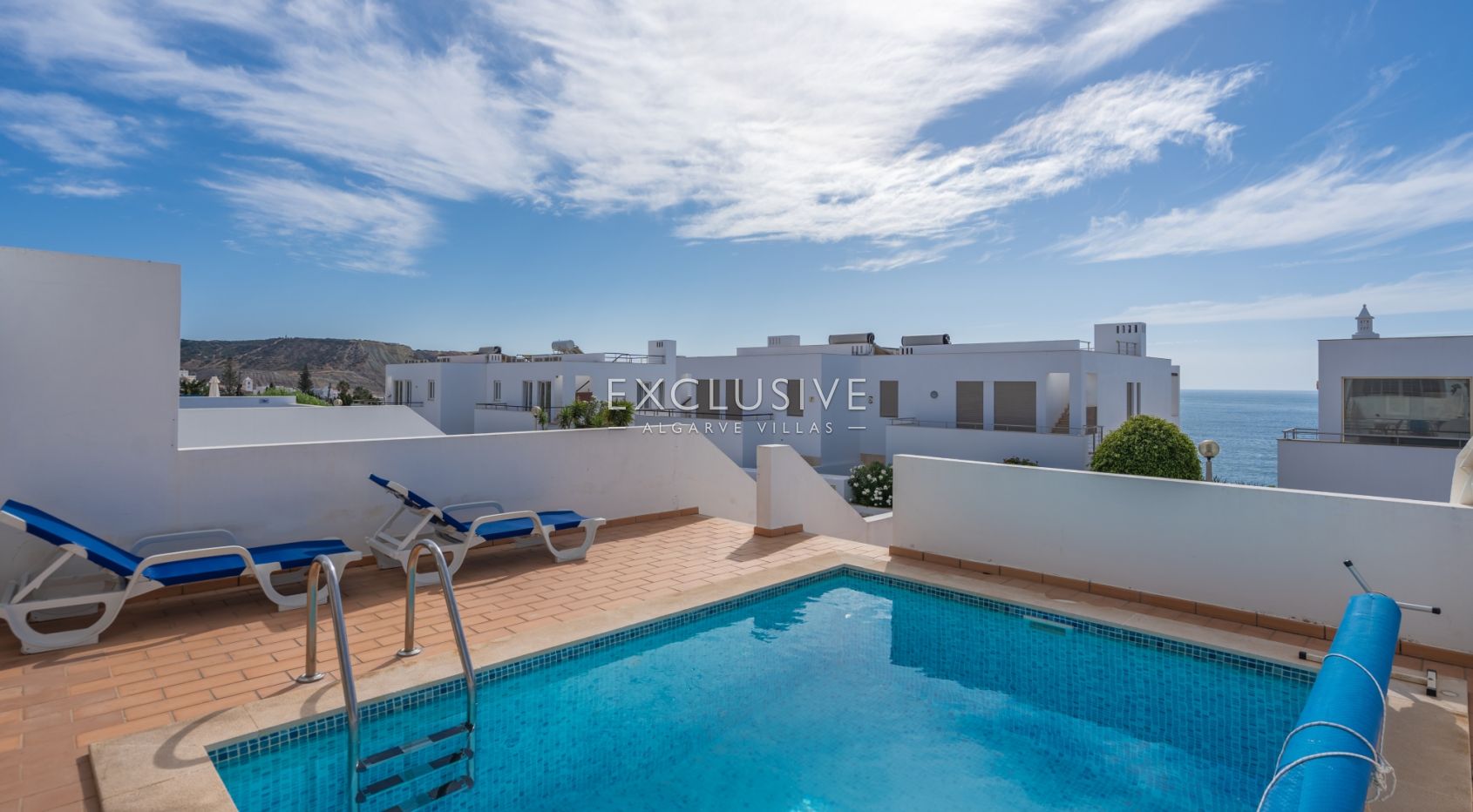 Terraced house with sea views, walking distance to the centre in Praia da Luz