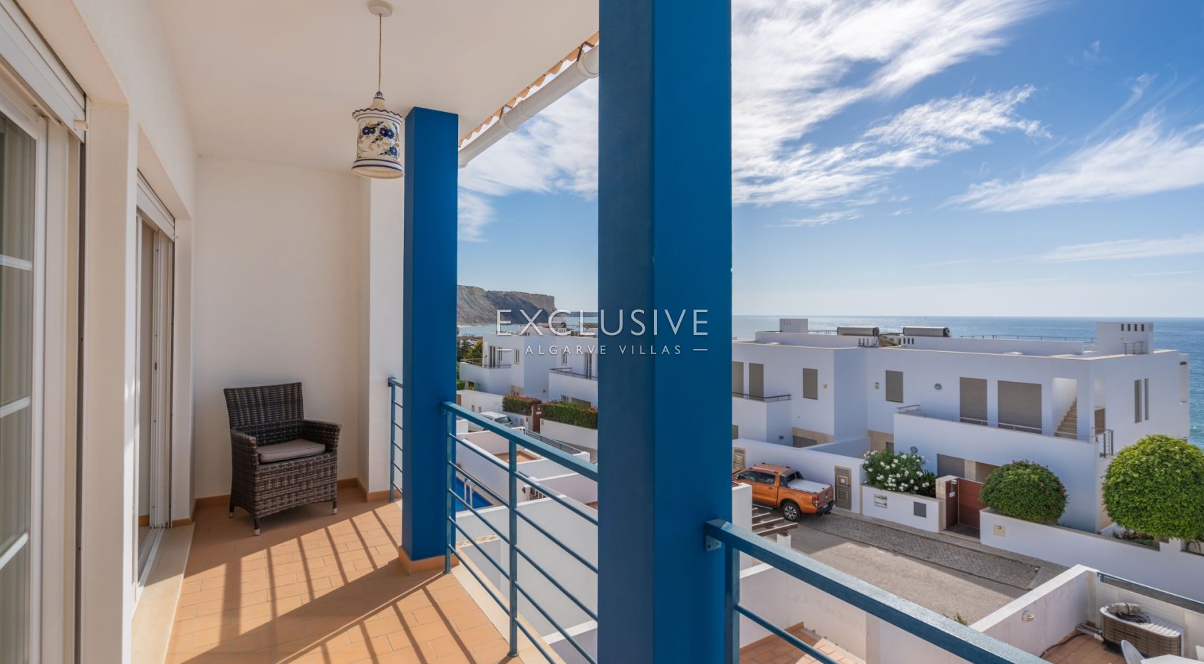 Terraced house with sea views, walking distance to the centre in Praia da Luz