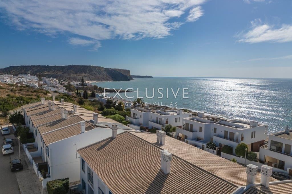 Terraced house with sea views, walking distance to the centre in Praia da Luz