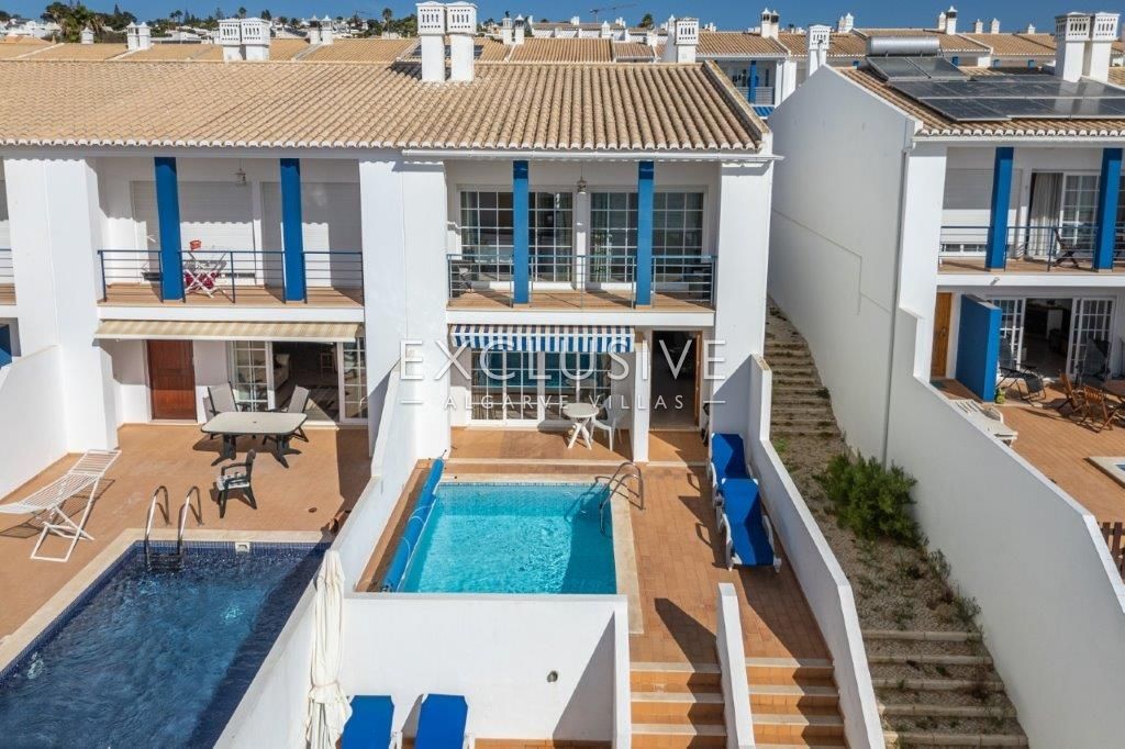 Terraced house with sea views, walking distance to the centre in Praia da Luz