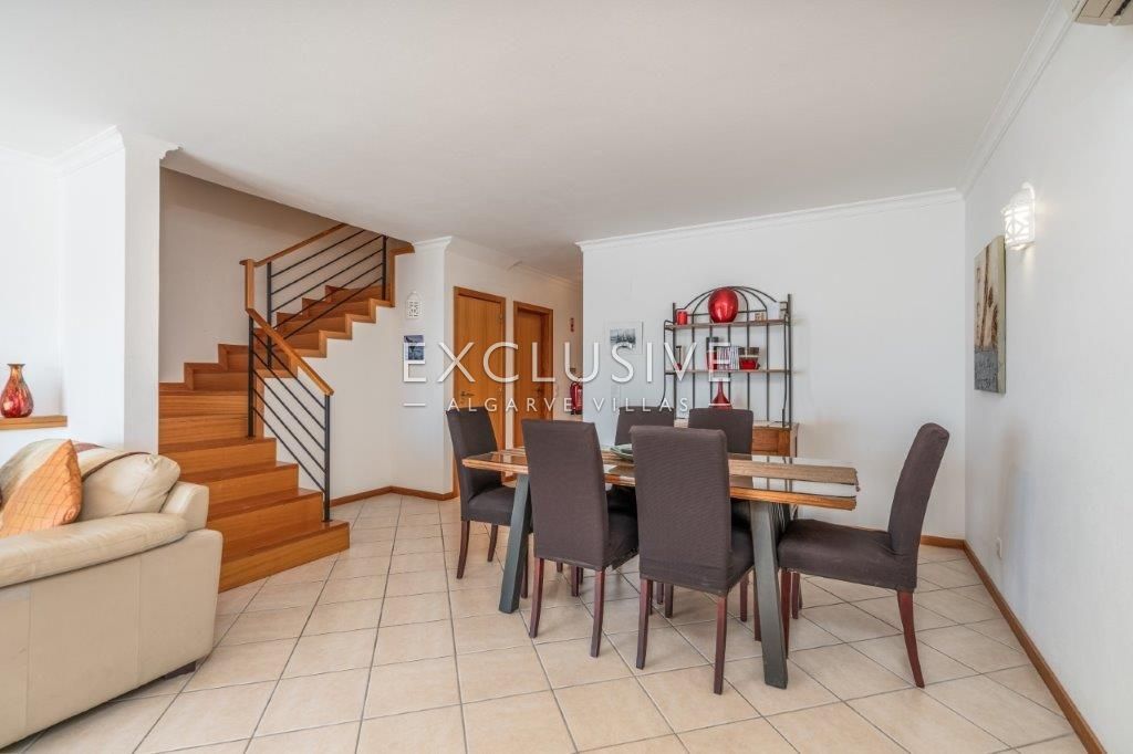 Terraced house with sea views, walking distance to the centre in Praia da Luz
