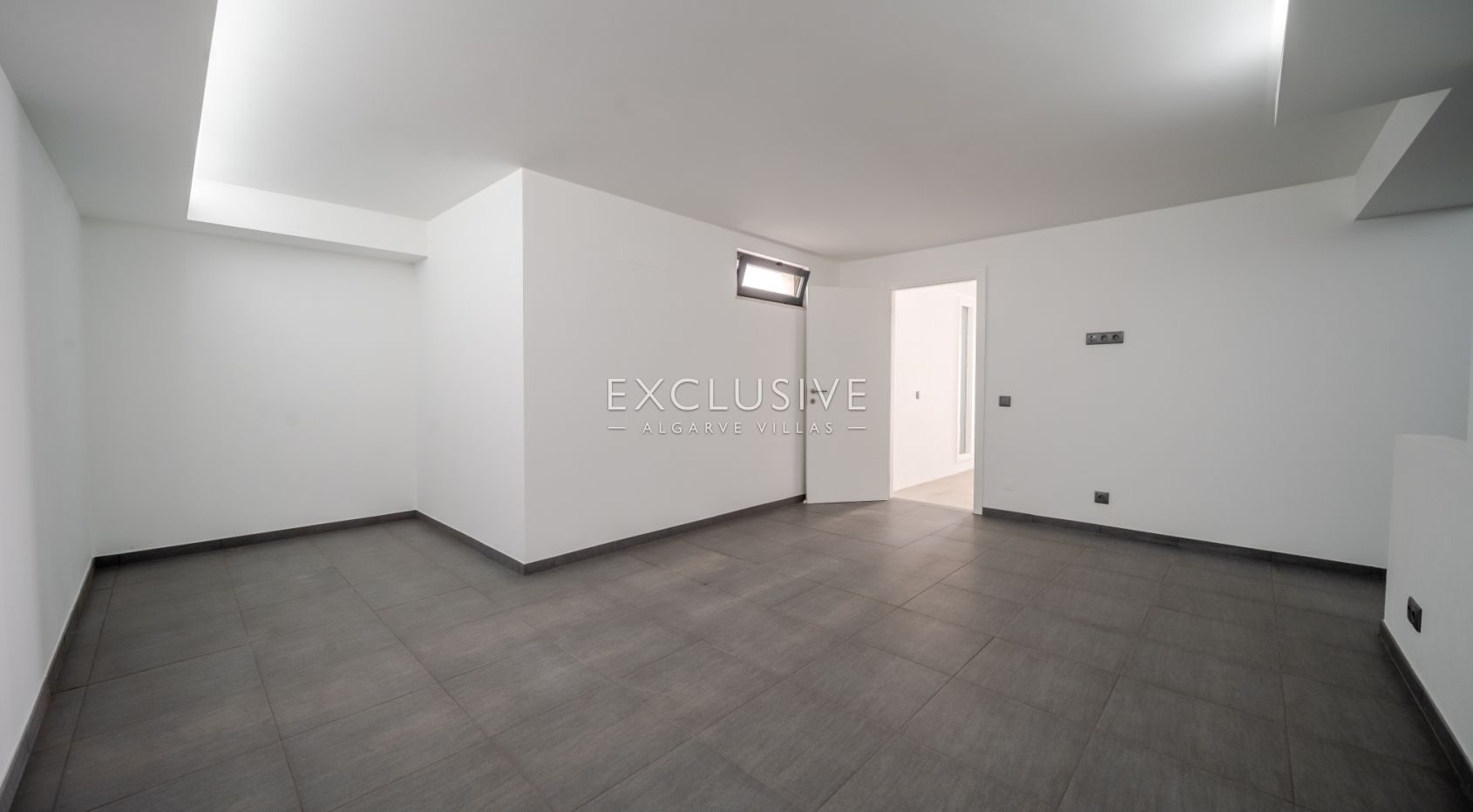 Comprar uma moradia nova 3+1 moderna numa zona muito procurada em Vilamoura