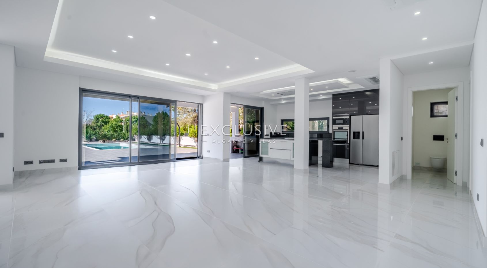 Comprar uma moradia nova 3+1 moderna numa zona muito procurada em Vilamoura