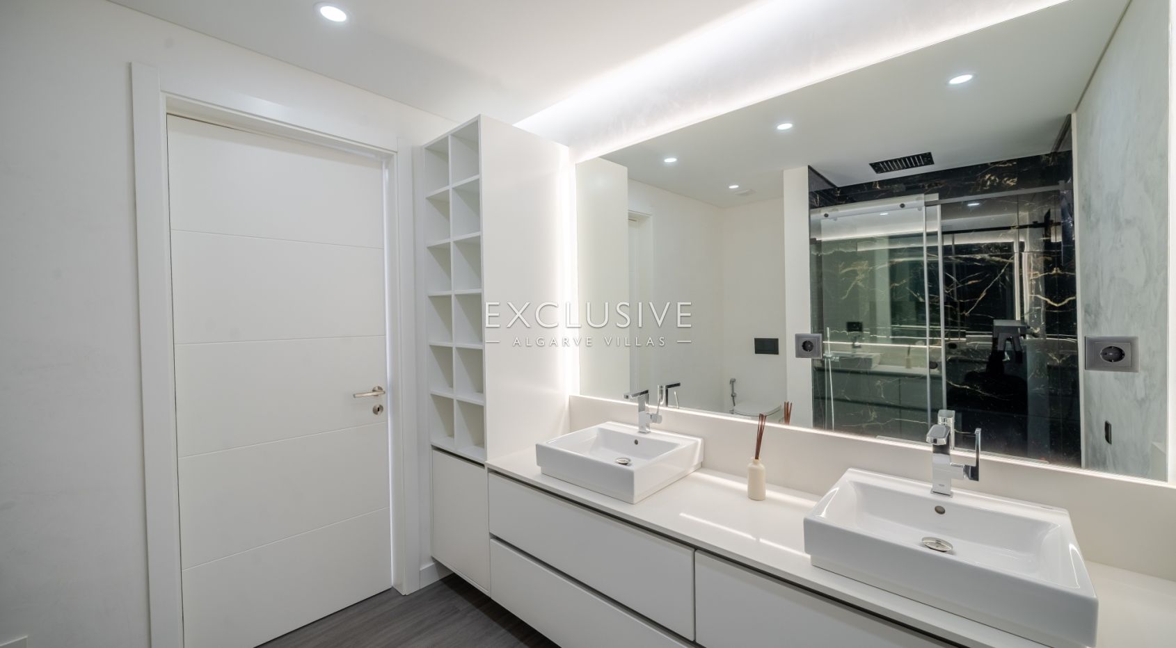Comprar uma moradia nova 3+1 moderna numa zona muito procurada em Vilamoura