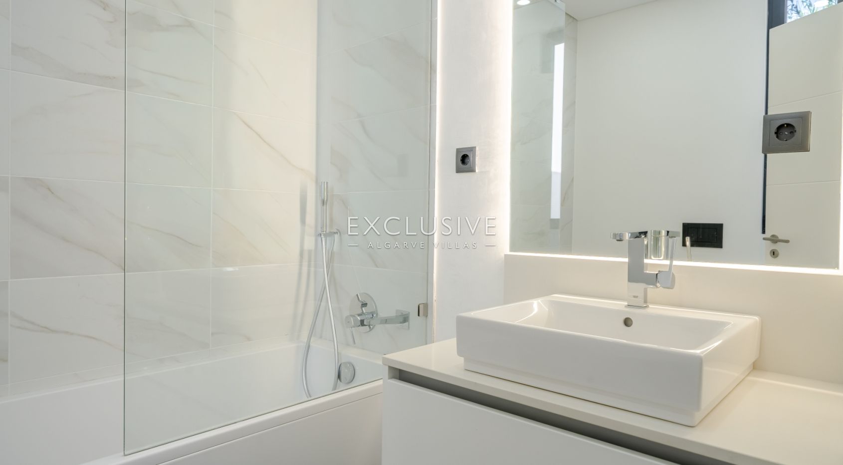 Comprar uma moradia nova 3+1 moderna numa zona muito procurada em Vilamoura