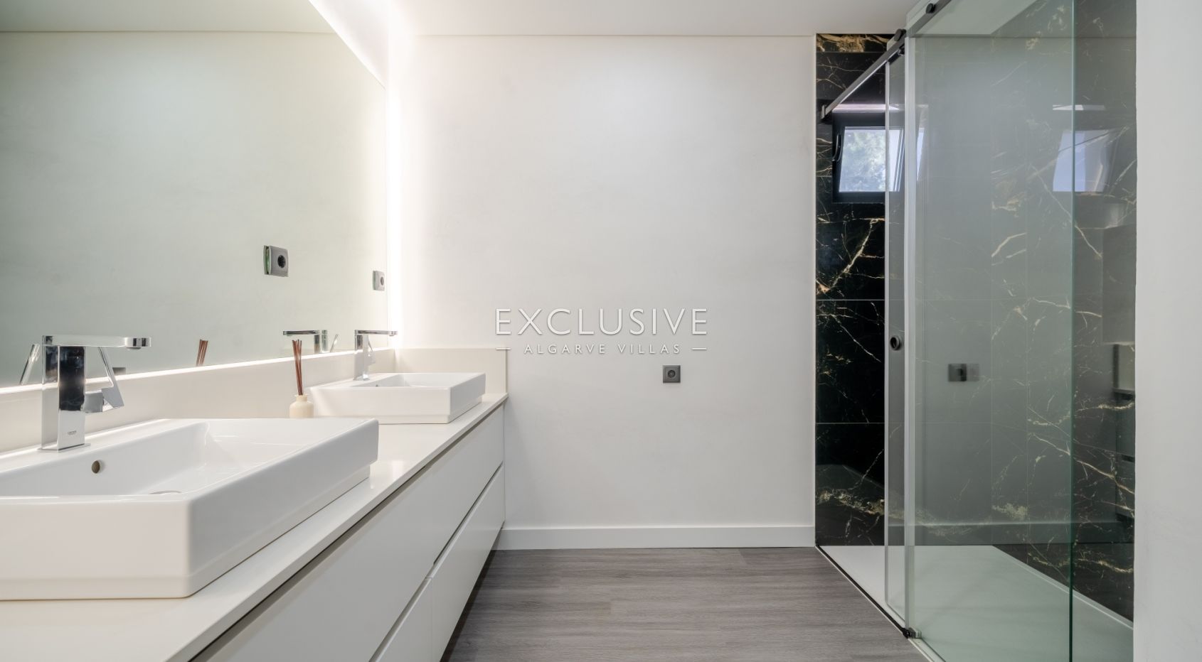 Comprar uma moradia nova 3+1 moderna numa zona muito procurada em Vilamoura