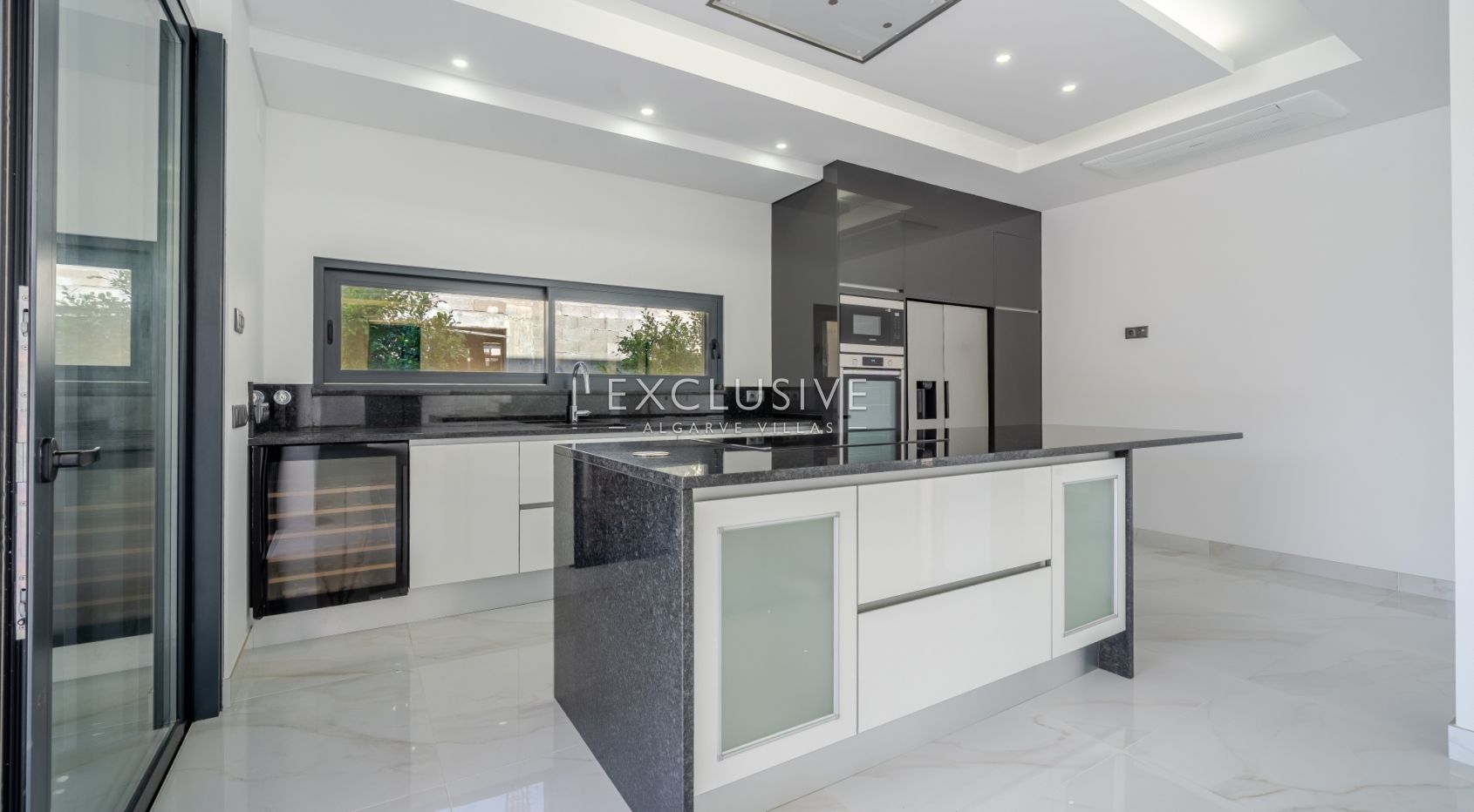 Comprar uma moradia nova 3+1 moderna numa zona muito procurada em Vilamoura