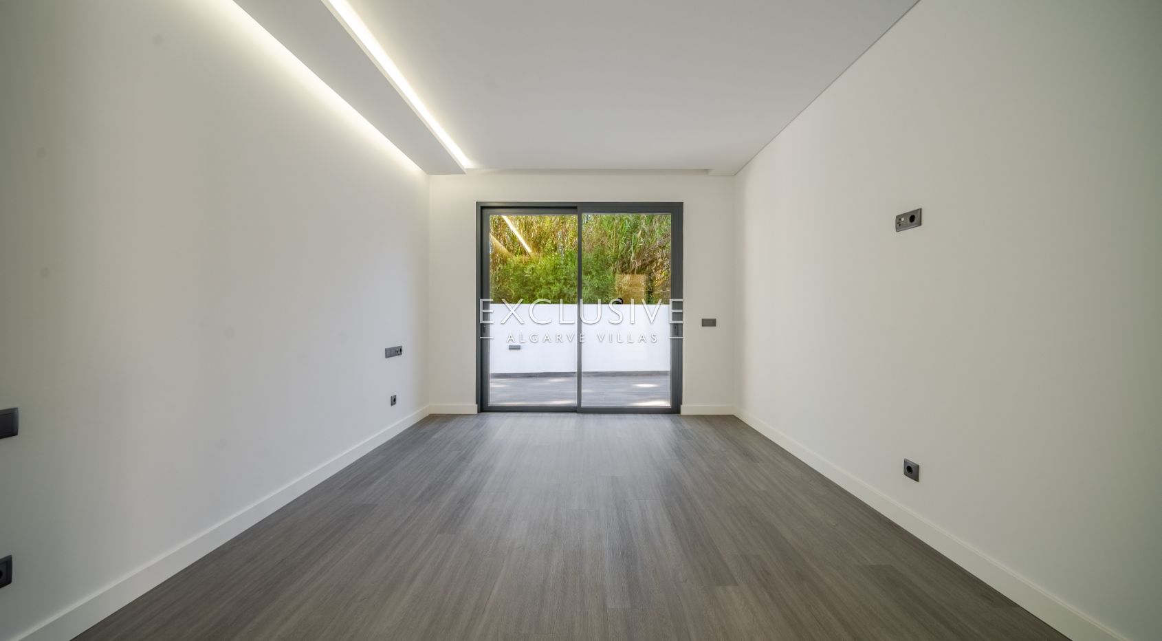 Comprar uma moradia nova 3+1 moderna numa zona muito procurada em Vilamoura