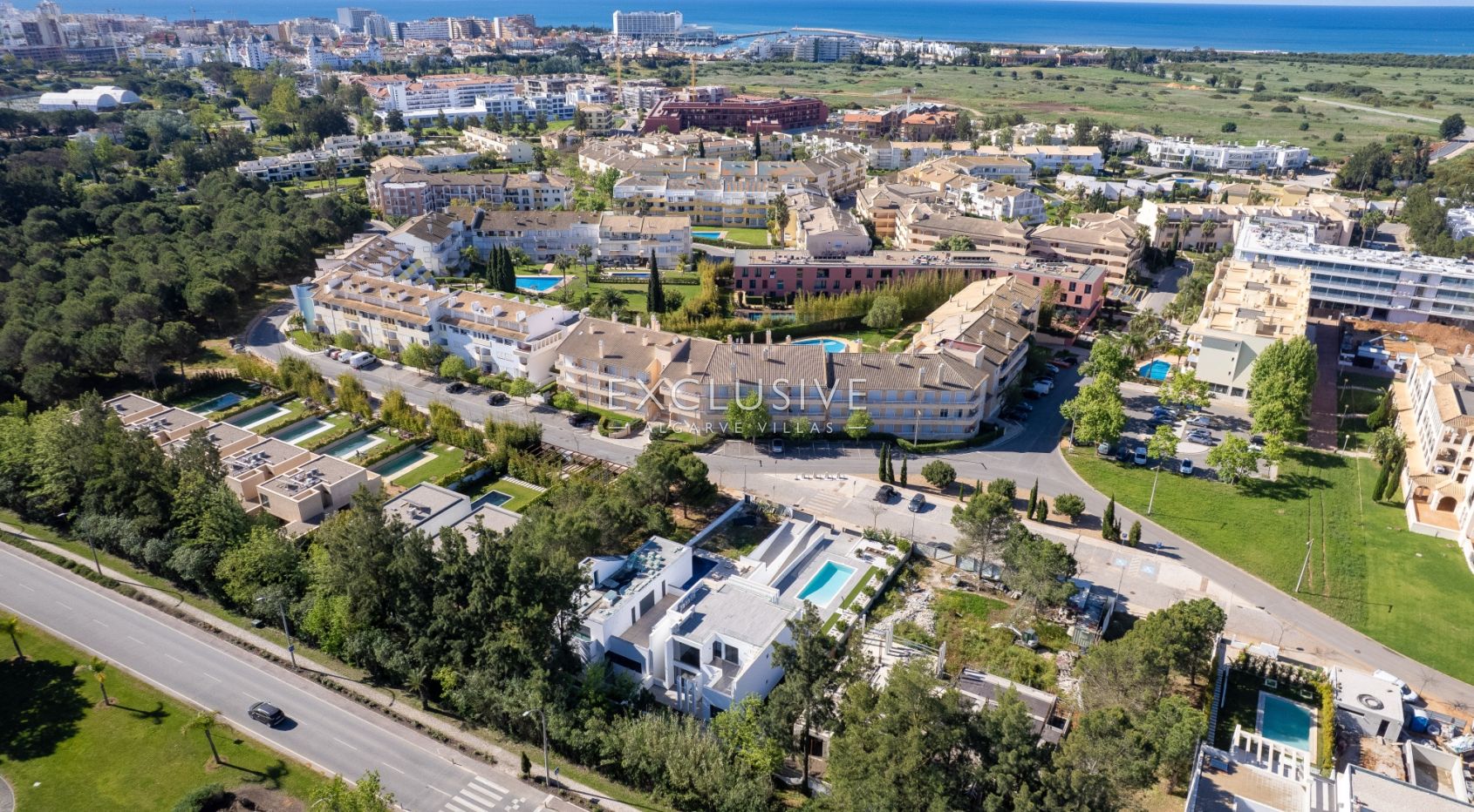 Comprar uma moradia nova 3+1 moderna numa zona muito procurada em Vilamoura