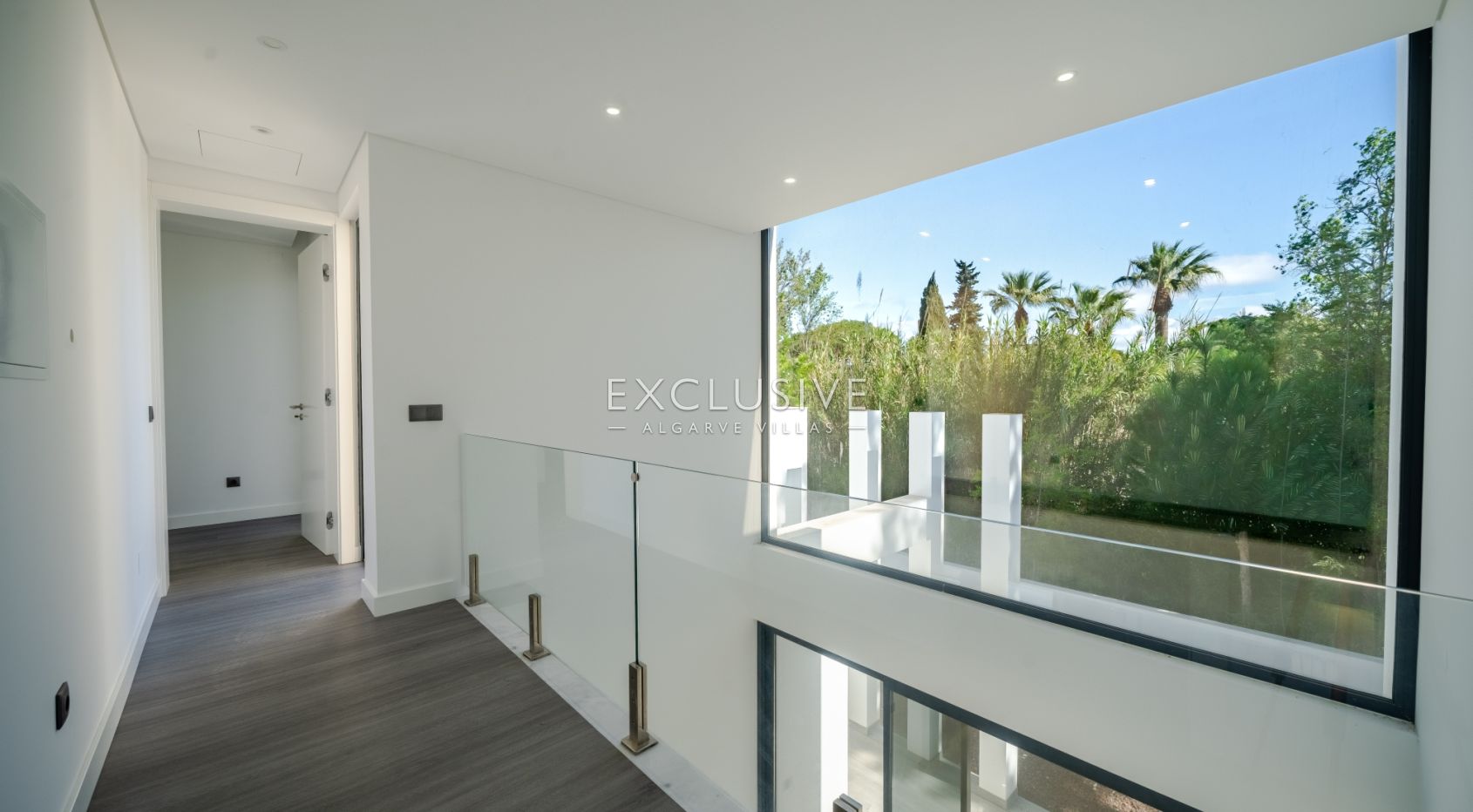 Comprar uma moradia nova 3+1 moderna numa zona muito procurada em Vilamoura
