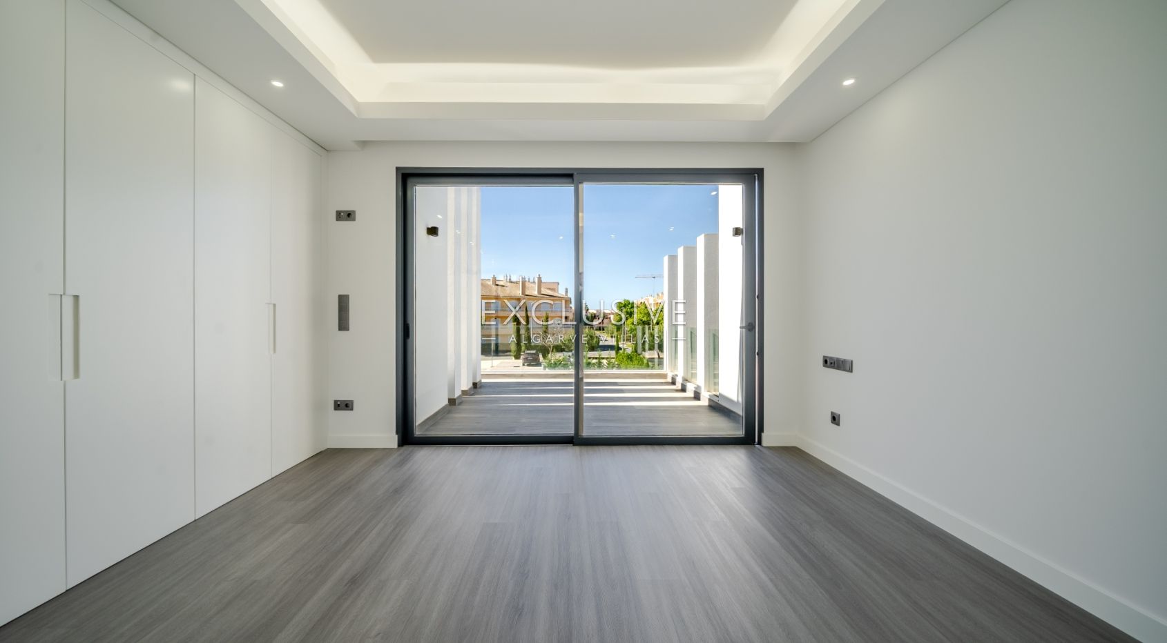 Comprar uma moradia nova 3+1 moderna numa zona muito procurada em Vilamoura