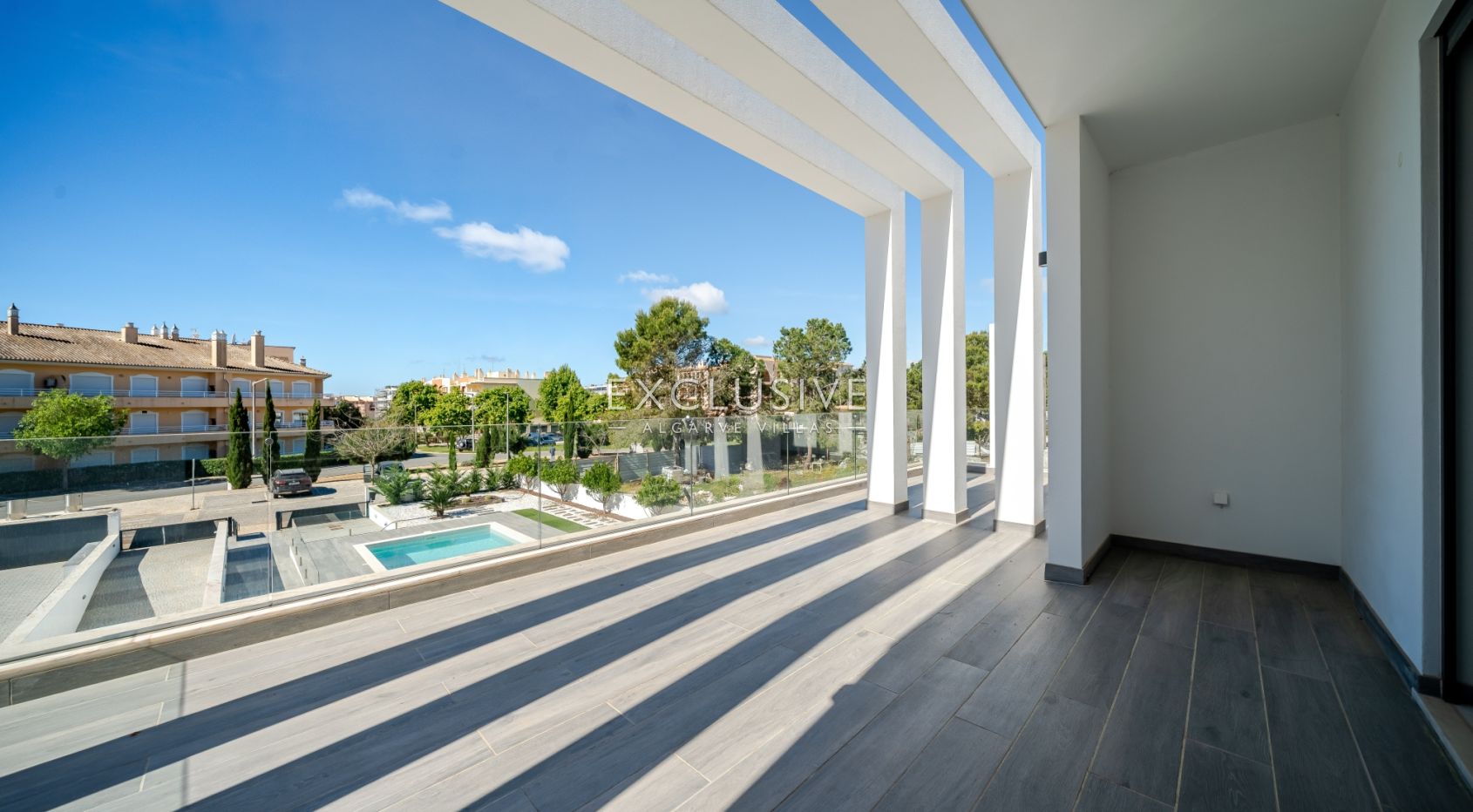 Comprar uma moradia nova 3+1 moderna numa zona muito procurada em Vilamoura