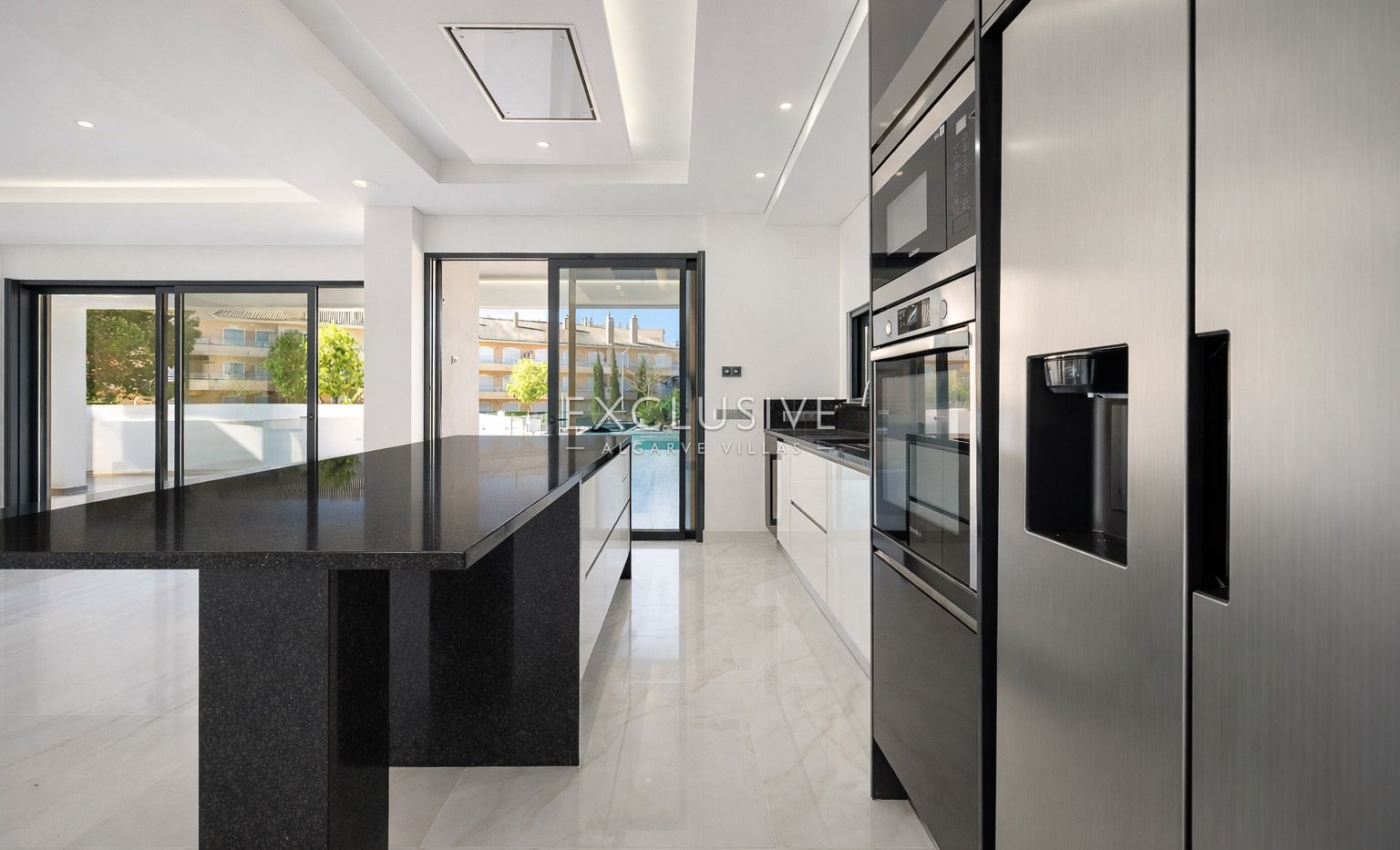 Comprar uma moradia nova 3+1 moderna numa zona muito procurada em Vilamoura